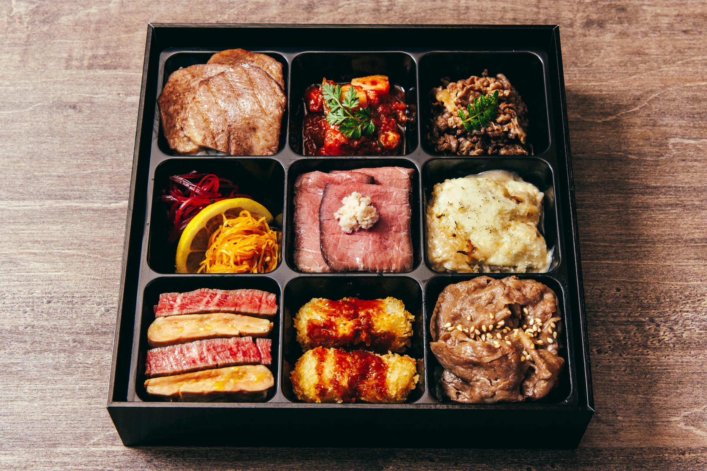 USHIGORO S.」 × 「GOURMANDISE」コラボレーション弁当を2022年4