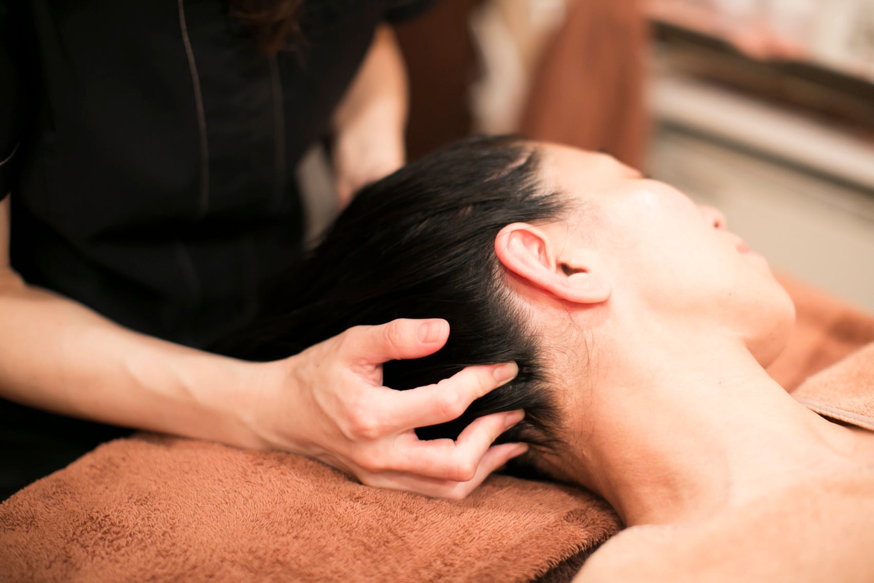 エステティック発 頭皮と髪にオーガニックケア ダメージや年齢サインが気になる頭皮に潤いを与え ハリ コシのある艶やかな美髪をはぐくむ自然派スキャルプエッセンス新登場 株式会社es Rootsのプレスリリース エステティック発 頭皮と髪にオーガニックケア ダメージや年齢サインが気になる頭皮に潤いを与え ハリ コシのある艶やかな美髪をはぐくむ自然派スキャルプエッセンス新登場 株式会社es Rootsのプレスリリース