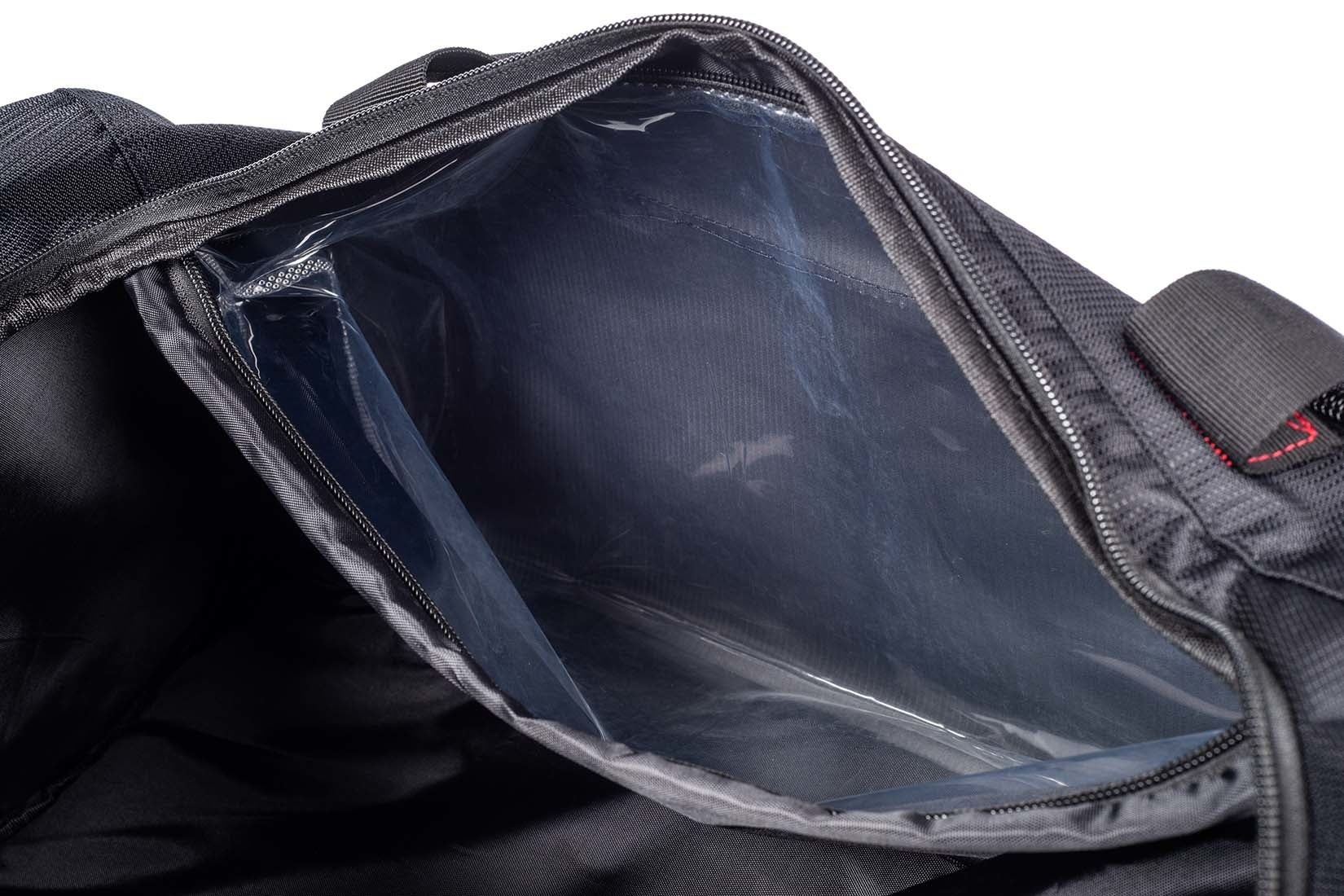 防水ポケット完備