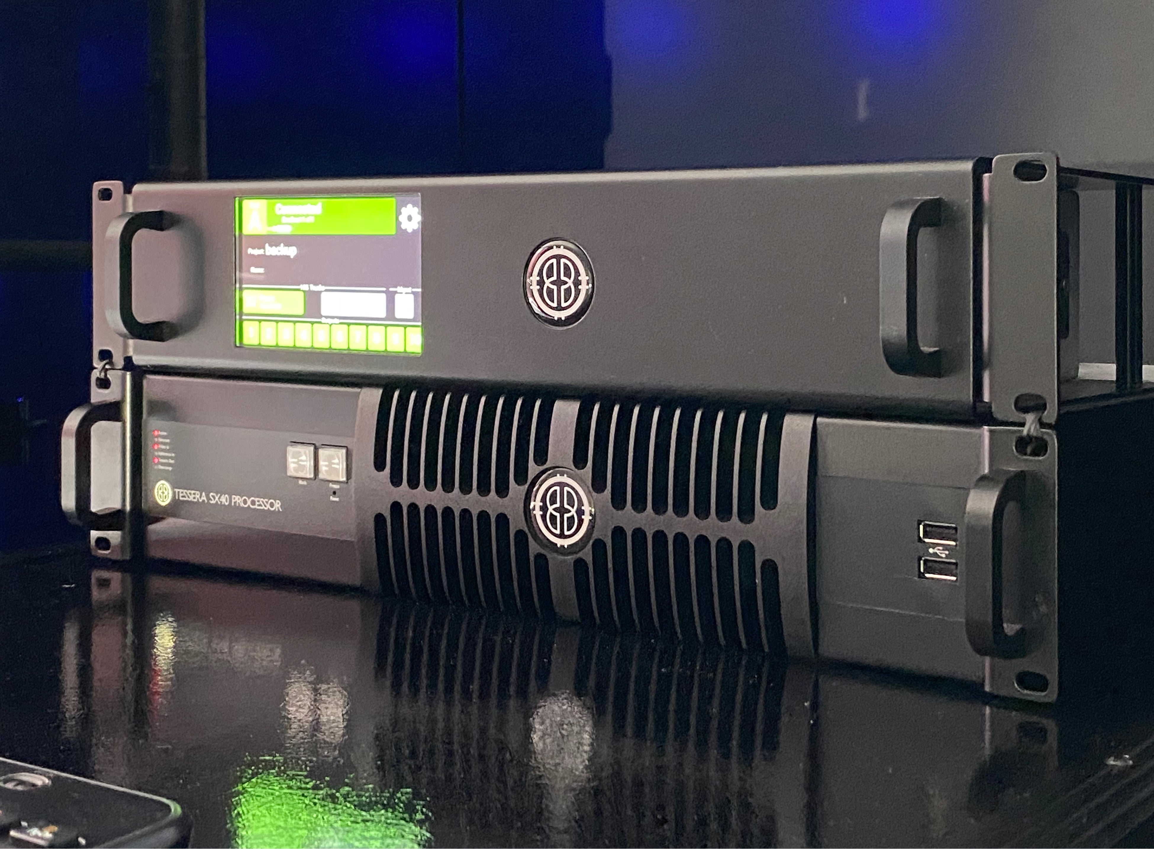 LEDコントローラーはBrompton社SX40