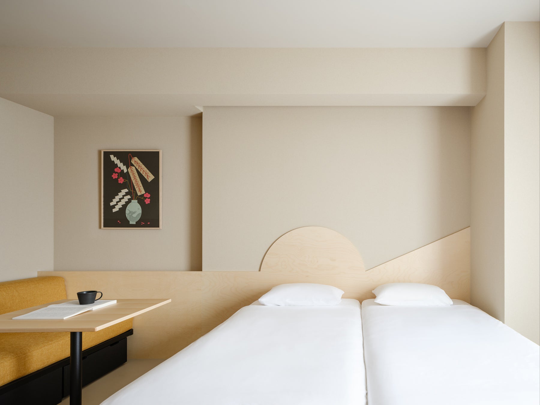 SECTION L Yushimaの スタンダードルームとAilsa Johnsonの作品(左)写真:小野寺宗貴