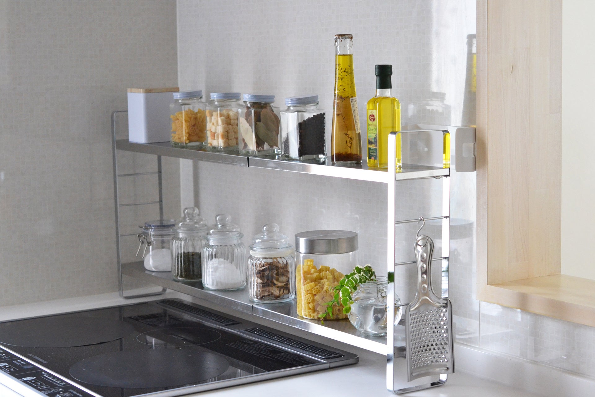 キッチンのごちゃつきもスッキリ整理整頓 燕三条で作るステンレス製の 伸縮するスパイスラック が新登場 株式会社ビーワーススタイルのプレスリリース キッチンのごちゃつきもスッキリ整理整頓 燕三条で作るステンレス製の 伸縮するスパイスラック が新登場 株式会社ビーワーススタイルのプレスリリース