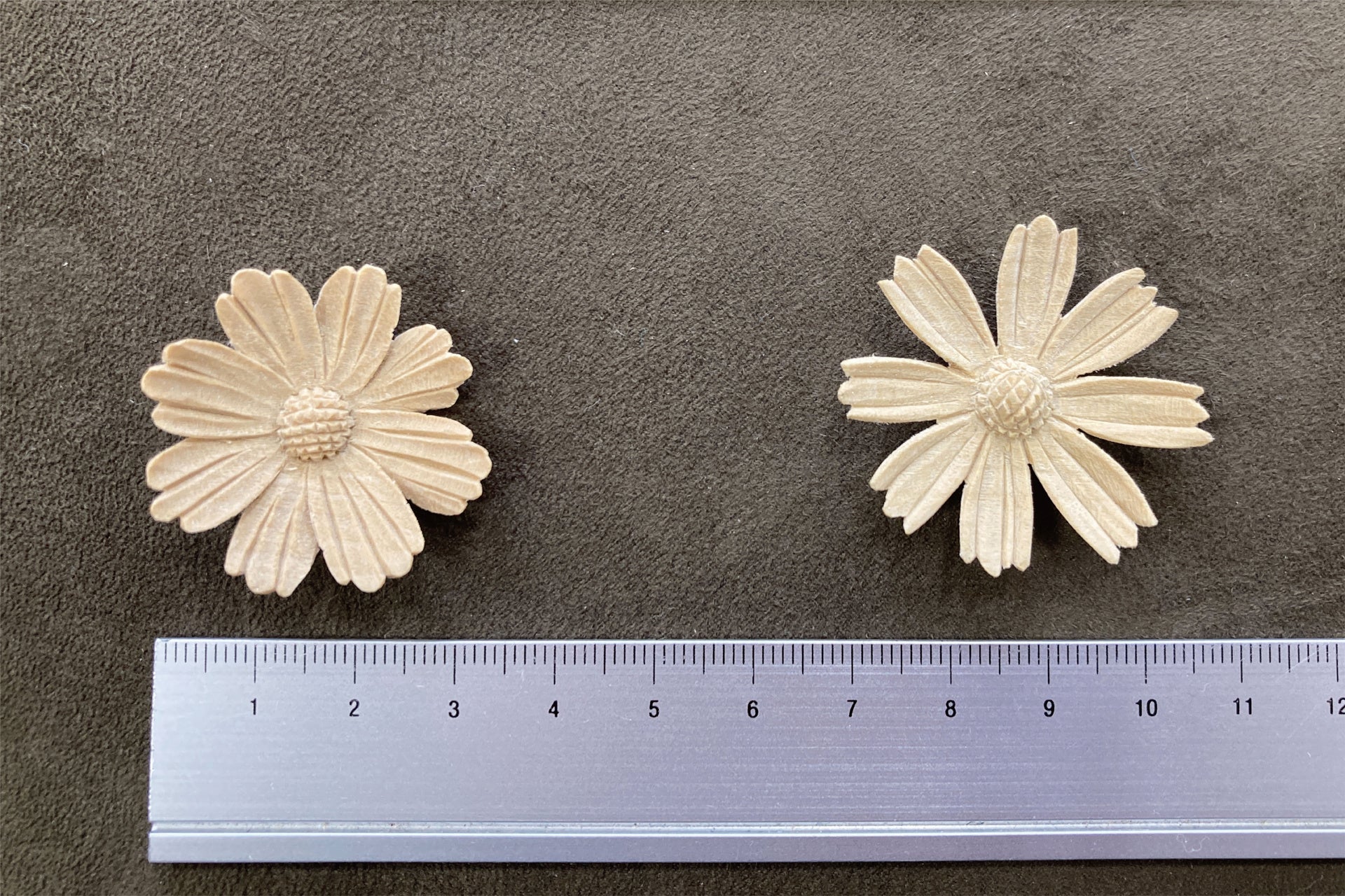 彫刻師による原型の途中試作