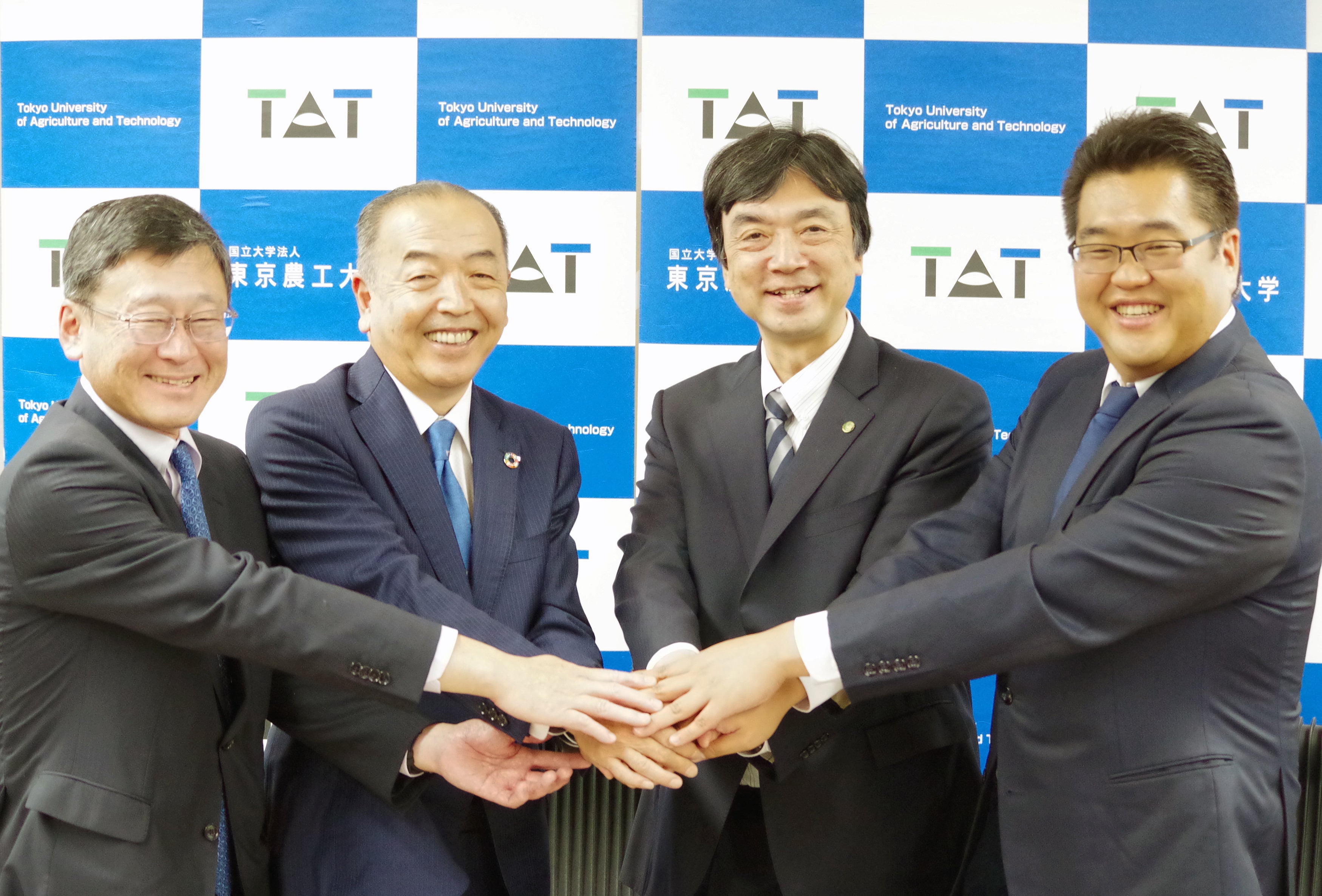 左から、BPキャピタル株式会社 代表取締役社長 松多 洋一郎氏、西武信用金庫 理事長 髙橋 一朗氏、国立大学法人東京農工大学 学長 千葉 一裕氏、アステナホールディングス株式会社 代表取締役社長 岩城 慶太郎