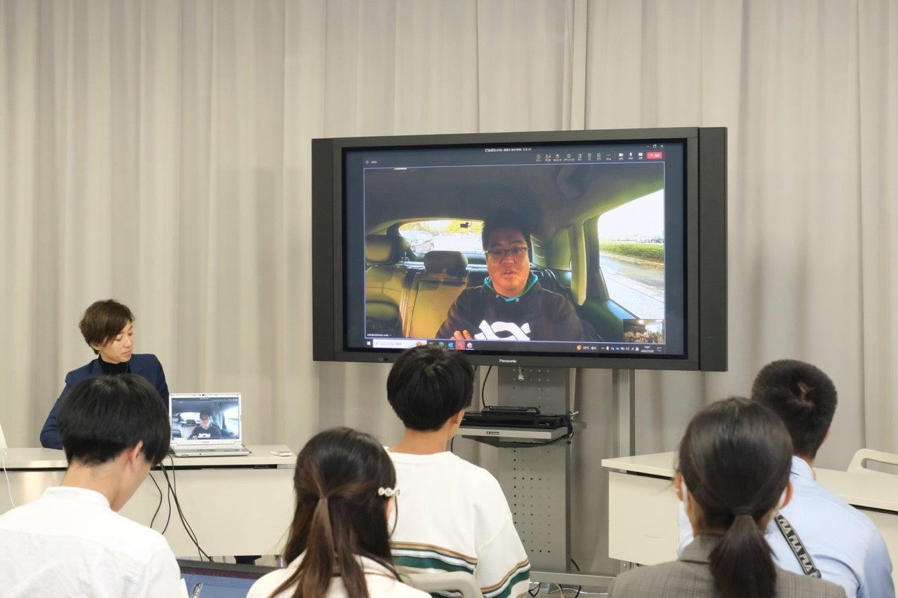 オンラインで講演したアステナホールディングス社長の岩城 慶太郎