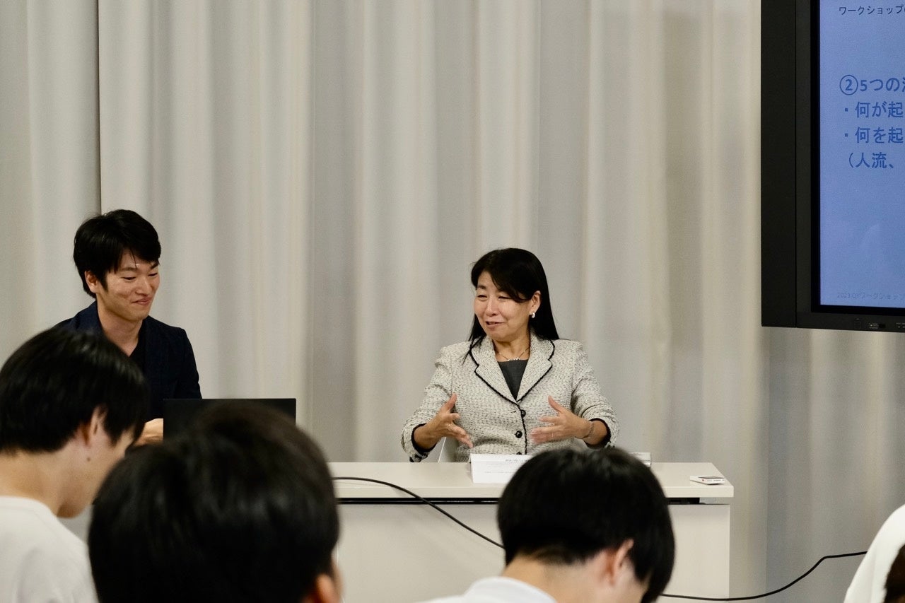 石川県副知事の西垣 淳子氏（右）