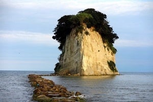 珠洲市の名所 “見附島”