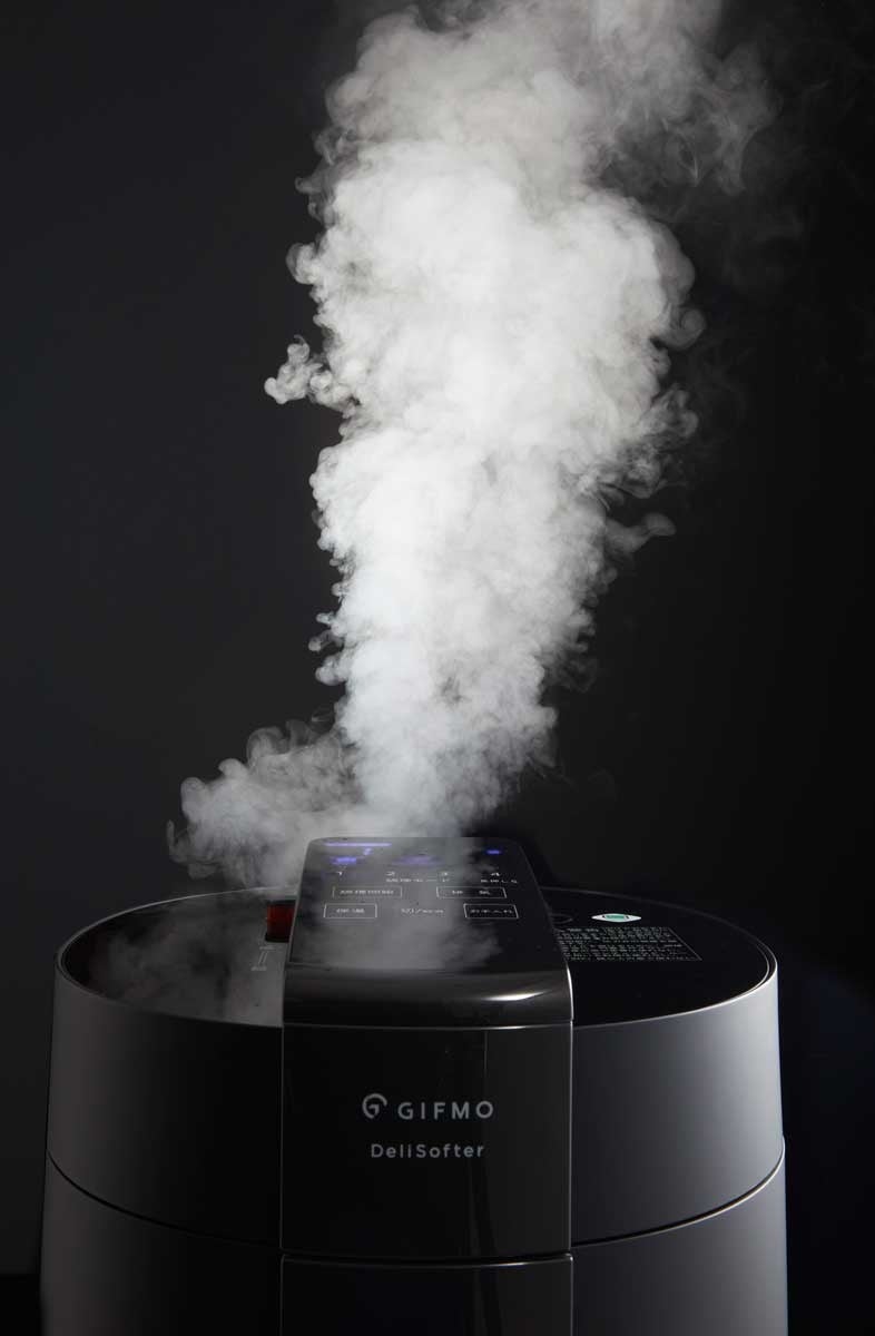 やわらか食調理家電「デリソフター」、ニチレイの冷凍⾷品を使用