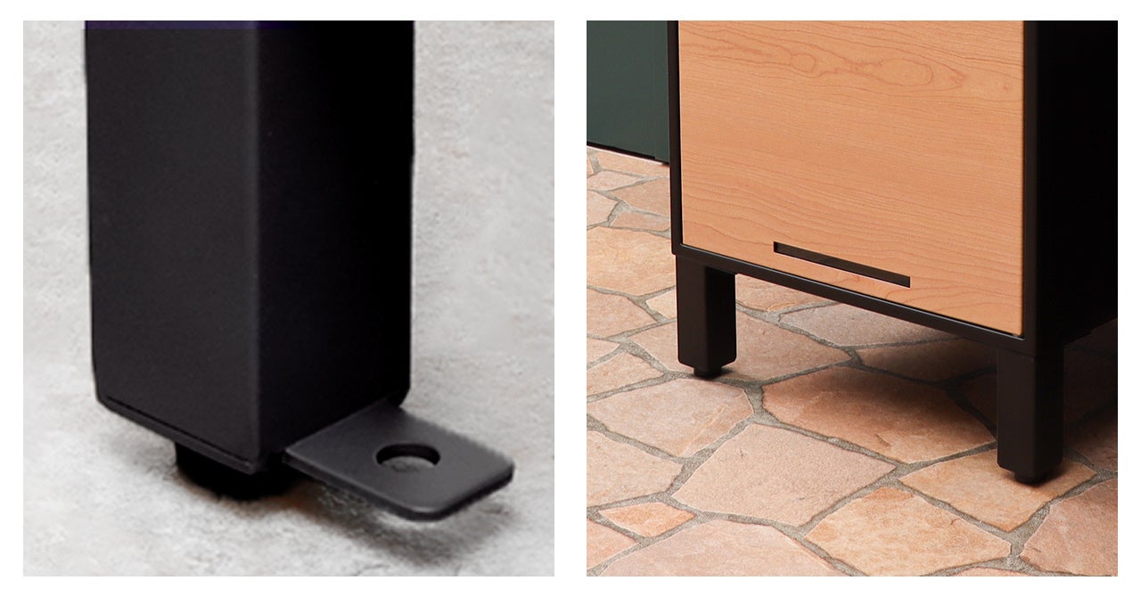 左：アンカー用の脚　右：アジャスター