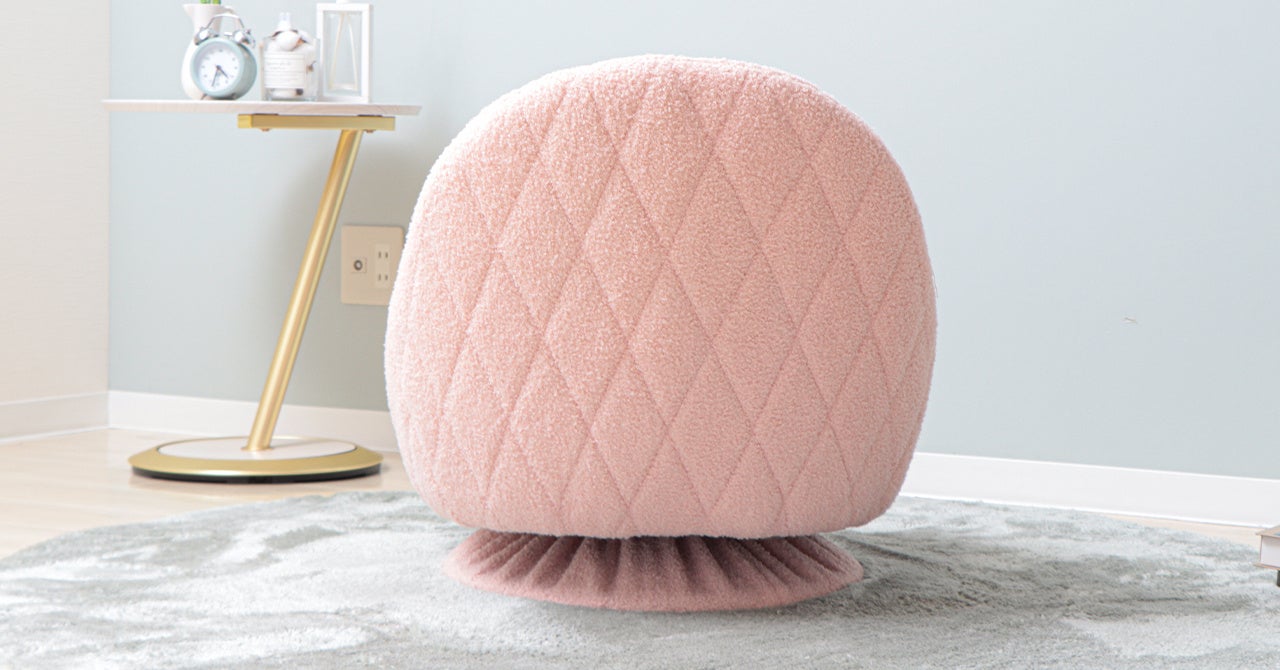 後ろ姿も手を抜かない。ダイヤステッチが上品な佇まい。