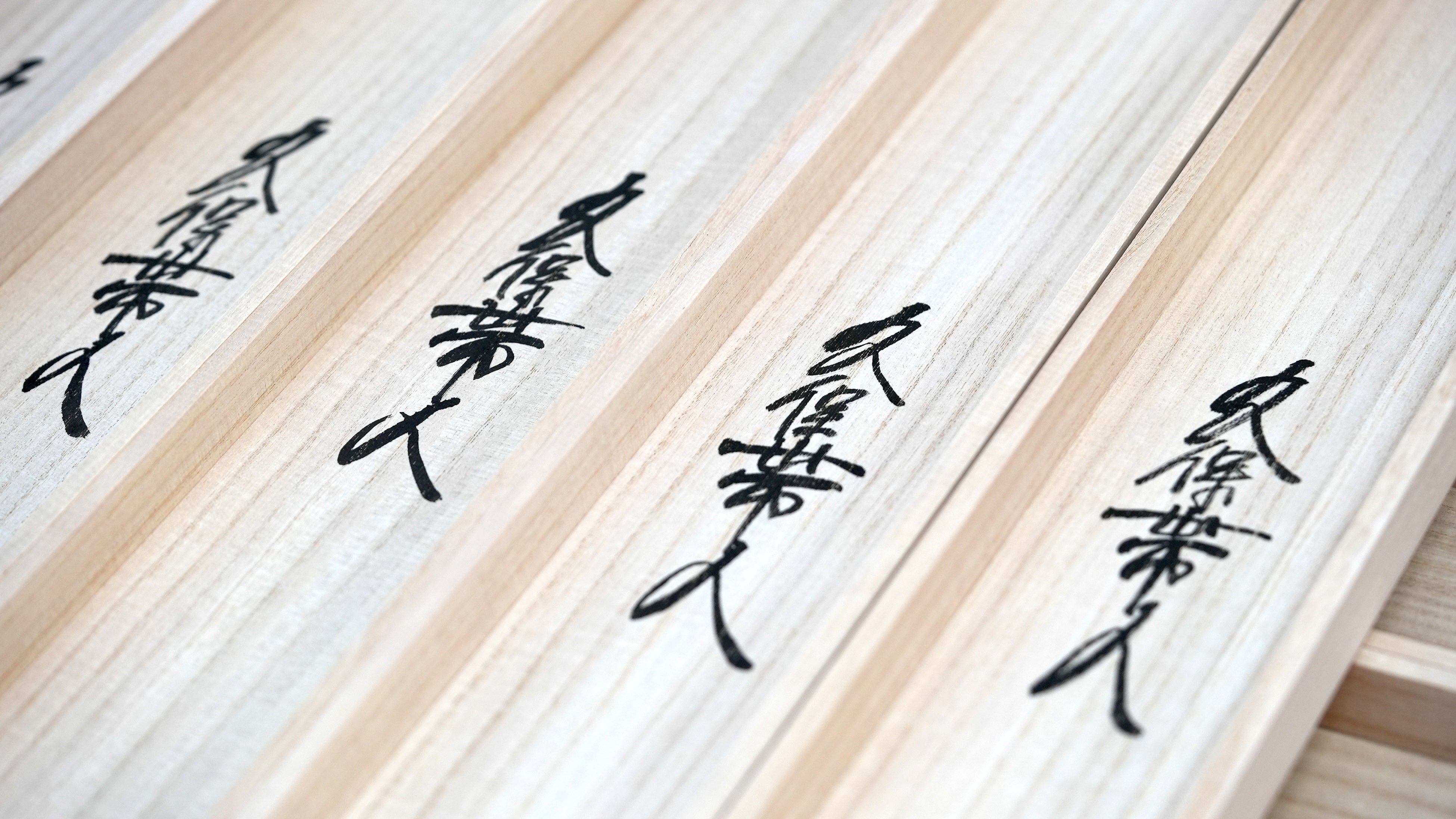 紙の専門商社 竹尾】見本帖本店にて「マンガアートをつつむ」展