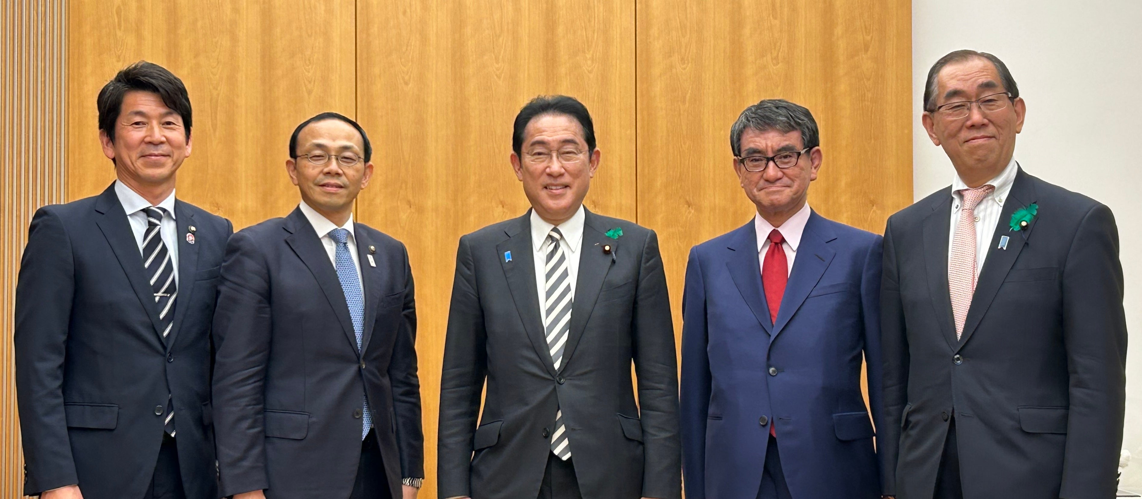 4月21日㈮総理官邸にて