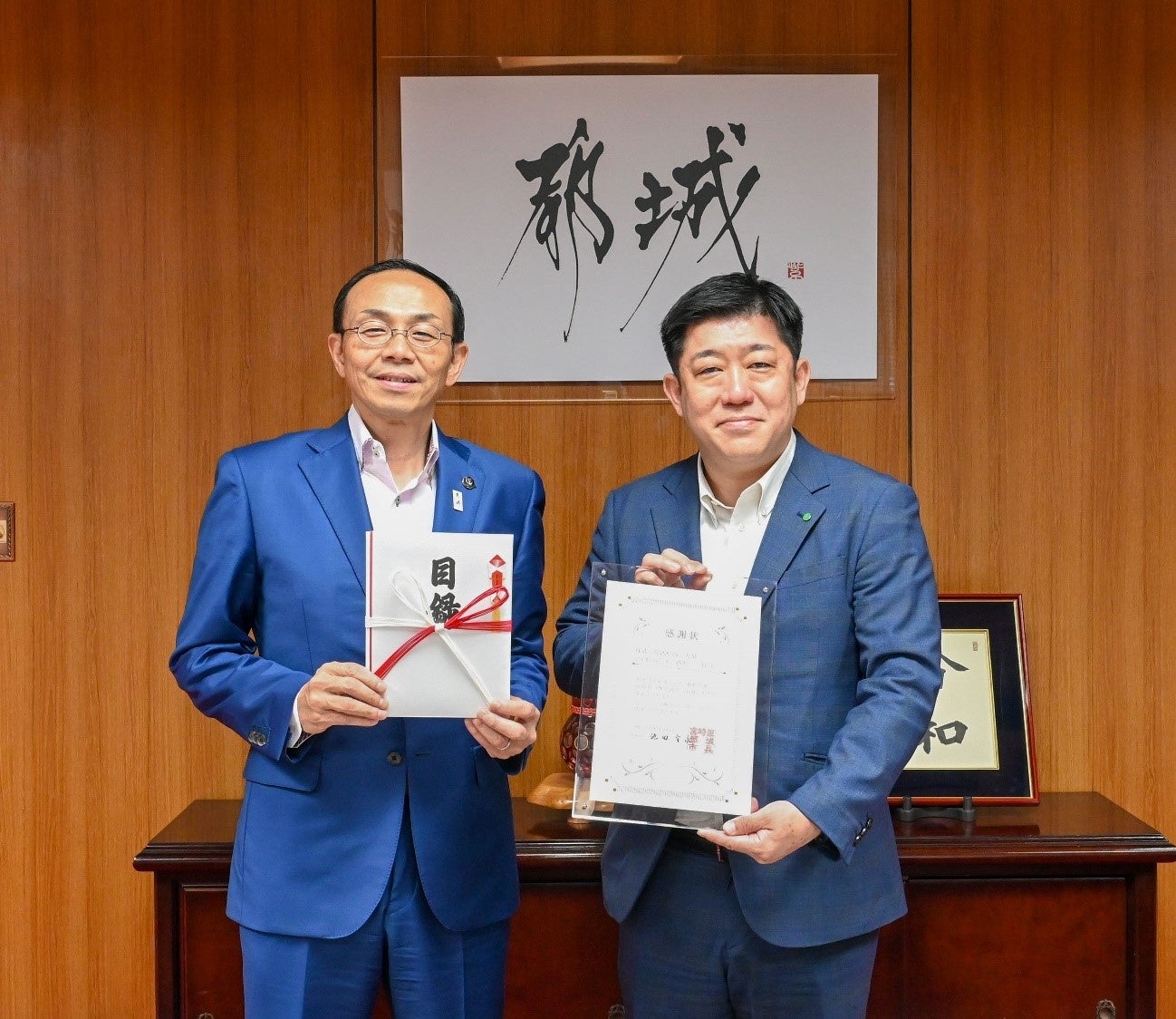 ㈱西原商会九州　西原一将 代表取締役会長 と 池田宜永 都城市長