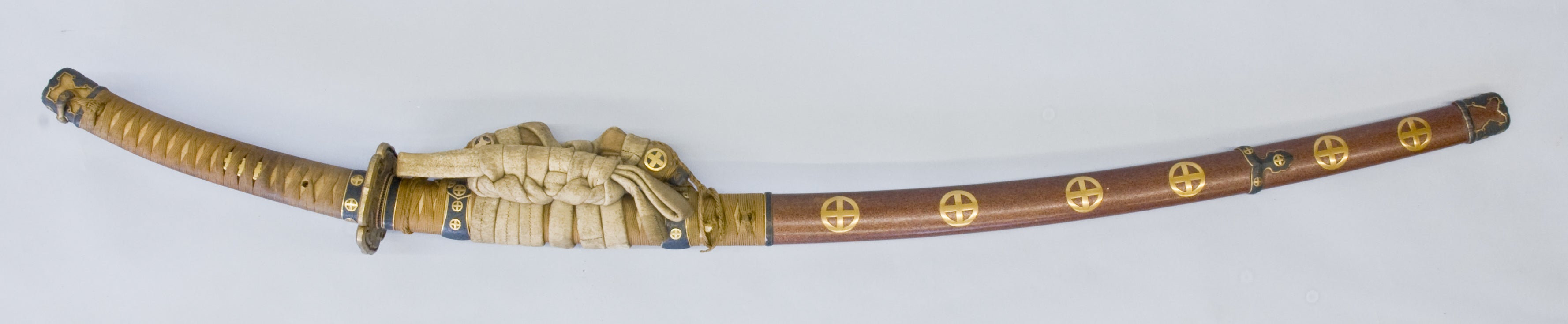 丸に十字紋太刀拵