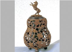 竹中銅器： 銅像・胸像・ブロンズ像をはじめとする伝統工芸・高岡銅器の製造販売を行う。創業90年の実績を生かし、地域に根付いた商品を生み出しています。