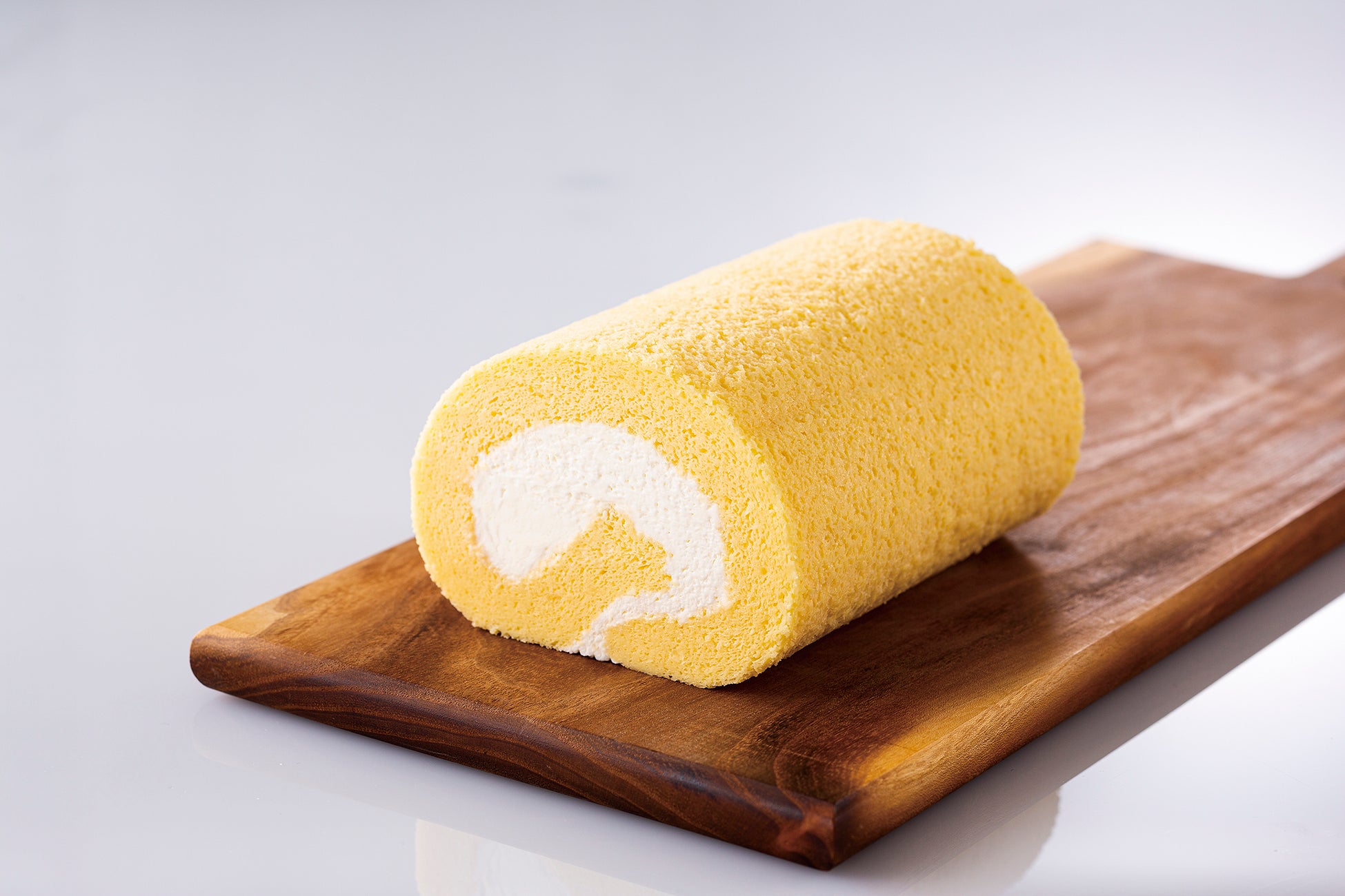 解凍度合いによって口溶けや味わいが変わる 暑い夏に ひんやりスイーツで極上の口溶けを堪能 人気ロールケーキシリーズに夏の新作 スフレチーズロール 京王プラザホテルのプレスリリース 解凍度合いによって口溶けや味わいが変わる 暑い夏に ひんやりスイーツで極上の口溶けを堪能 人気ロールケーキシリーズに夏の新作 スフレチーズロール 京王プラザホテルのプレスリリース