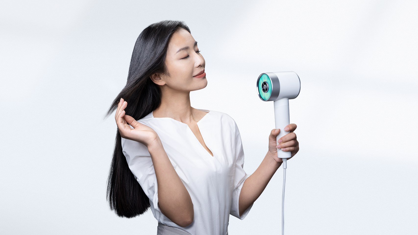 Zuvi、高いヘアケア効果と速乾性を実現した有線モデル「Zuvi Halo光