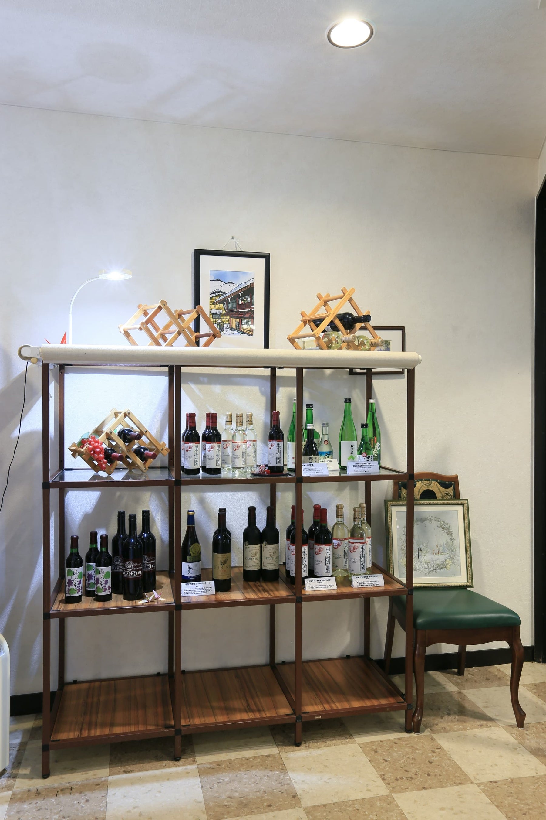 レストランにて地酒・ワイン販売中