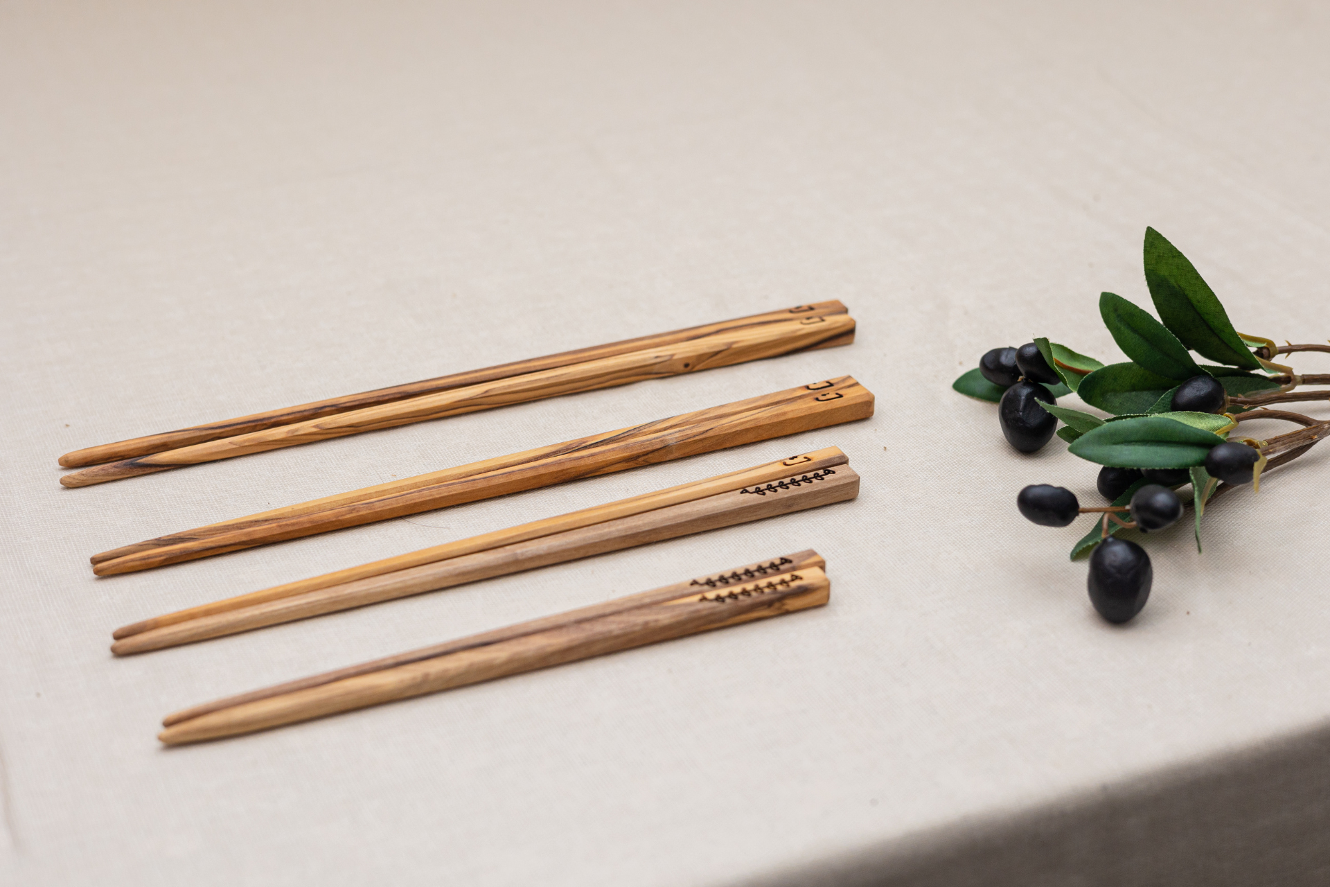 商品「オリーブの花咲くお箸」