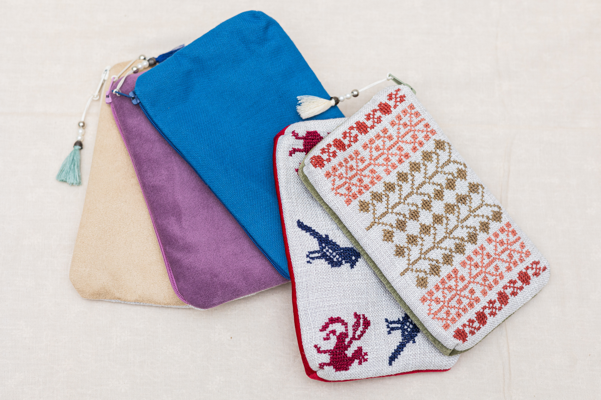 商品「パレスチナ刺繍ポーチ」