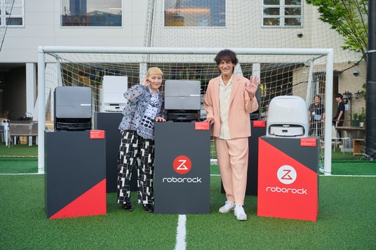 Roborock、本並健治さん&丸山桂里奈さんご夫妻をご招待したトークイベントを開催 Roborock、本並健治さん&丸山桂里奈さんご夫妻をご招待したトークイベントを開催