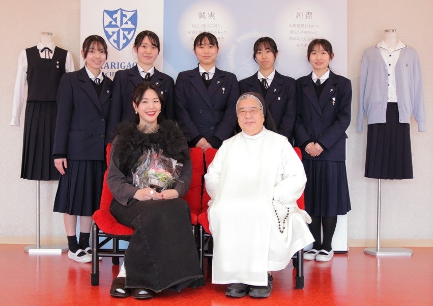 光ヶ丘女子高校　指定コート　Mサイズ 光ヶ丘女子高等学校♡指定コート - メルカリ
