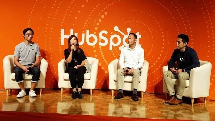 Grow with HubSpot 2016 パネルディスカッションに登壇（左：GAX代表 佐藤岳）