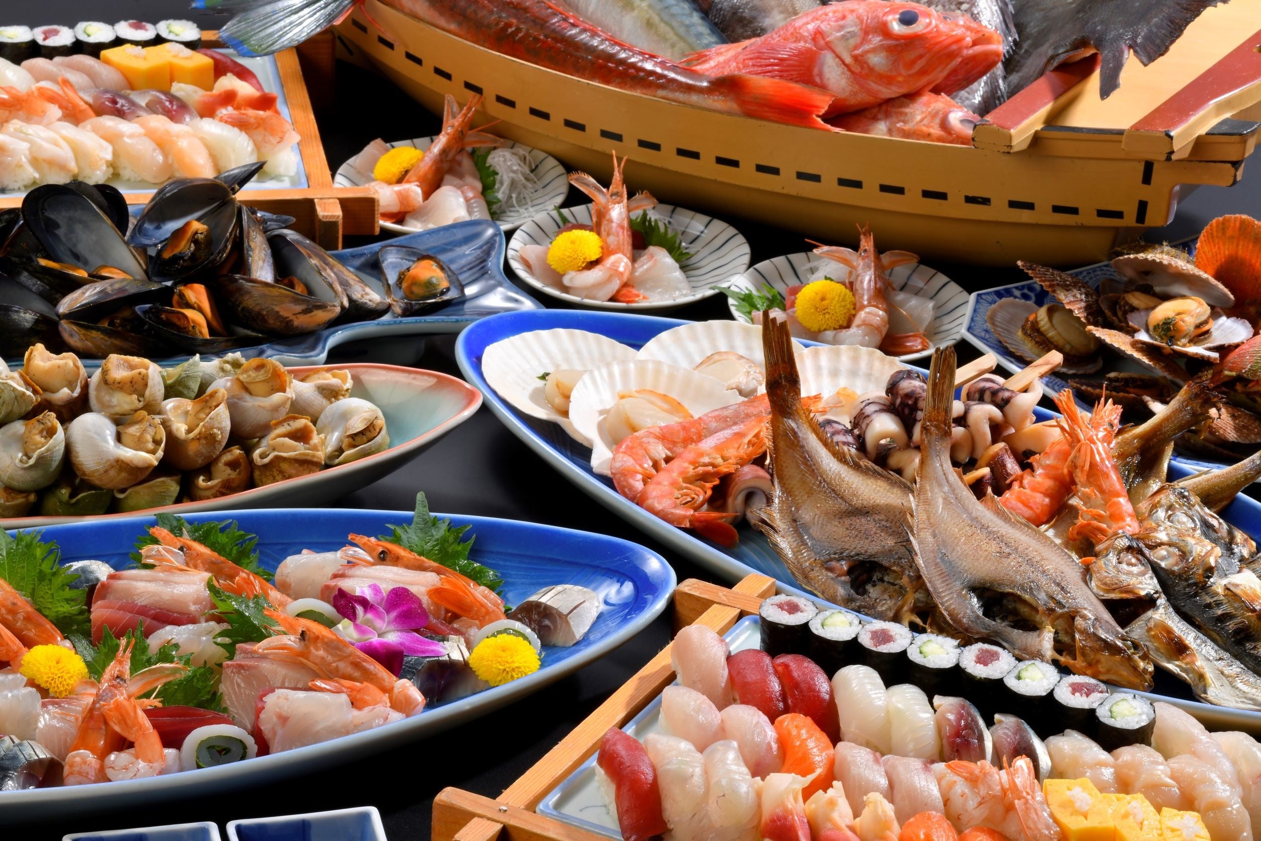 夕食は、三陸の「海の幸」と「山の幸」をお好きなだけ味わえるビュッフェスタイル