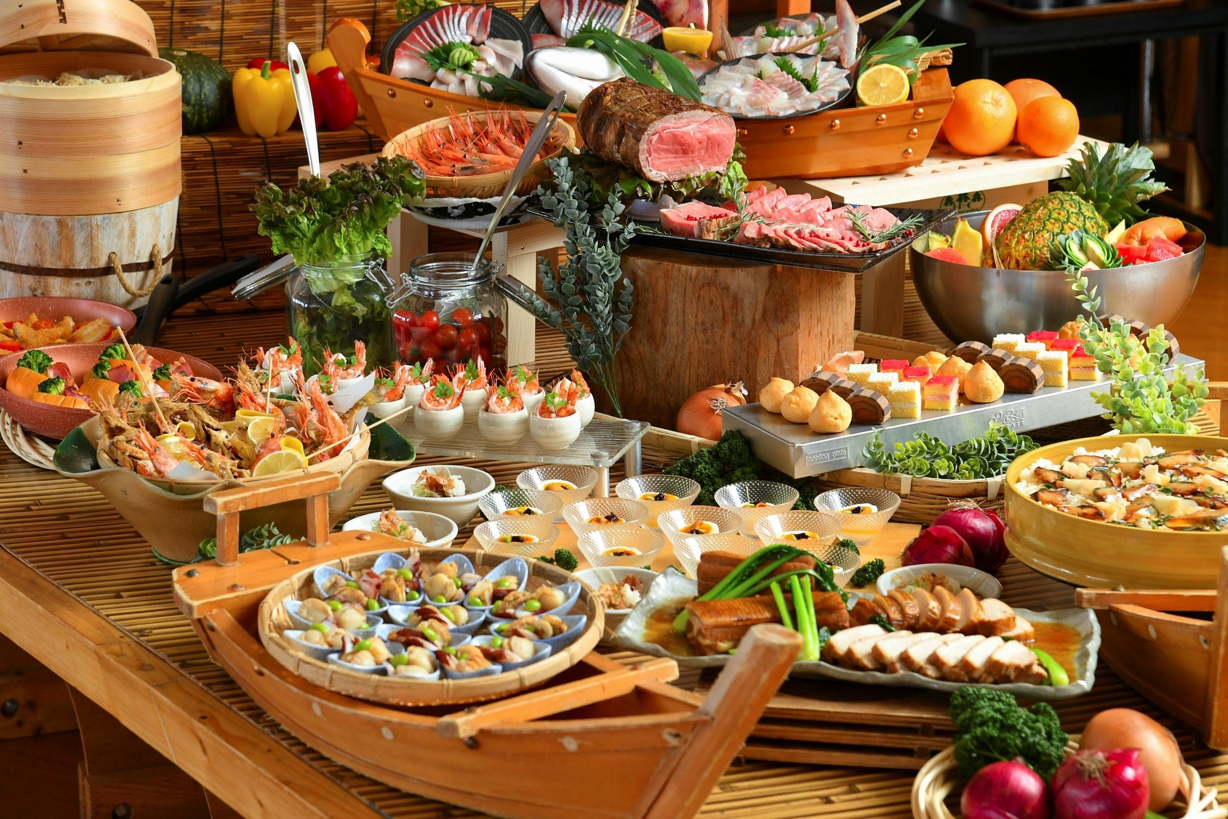 地元食材をふんだんに使った料理が並びます