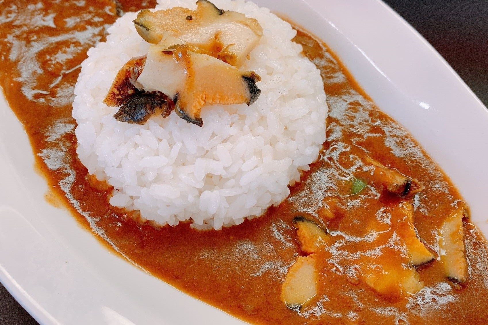 あいらん堂の人気№1メニュー「さざえカレー(1,150円)」