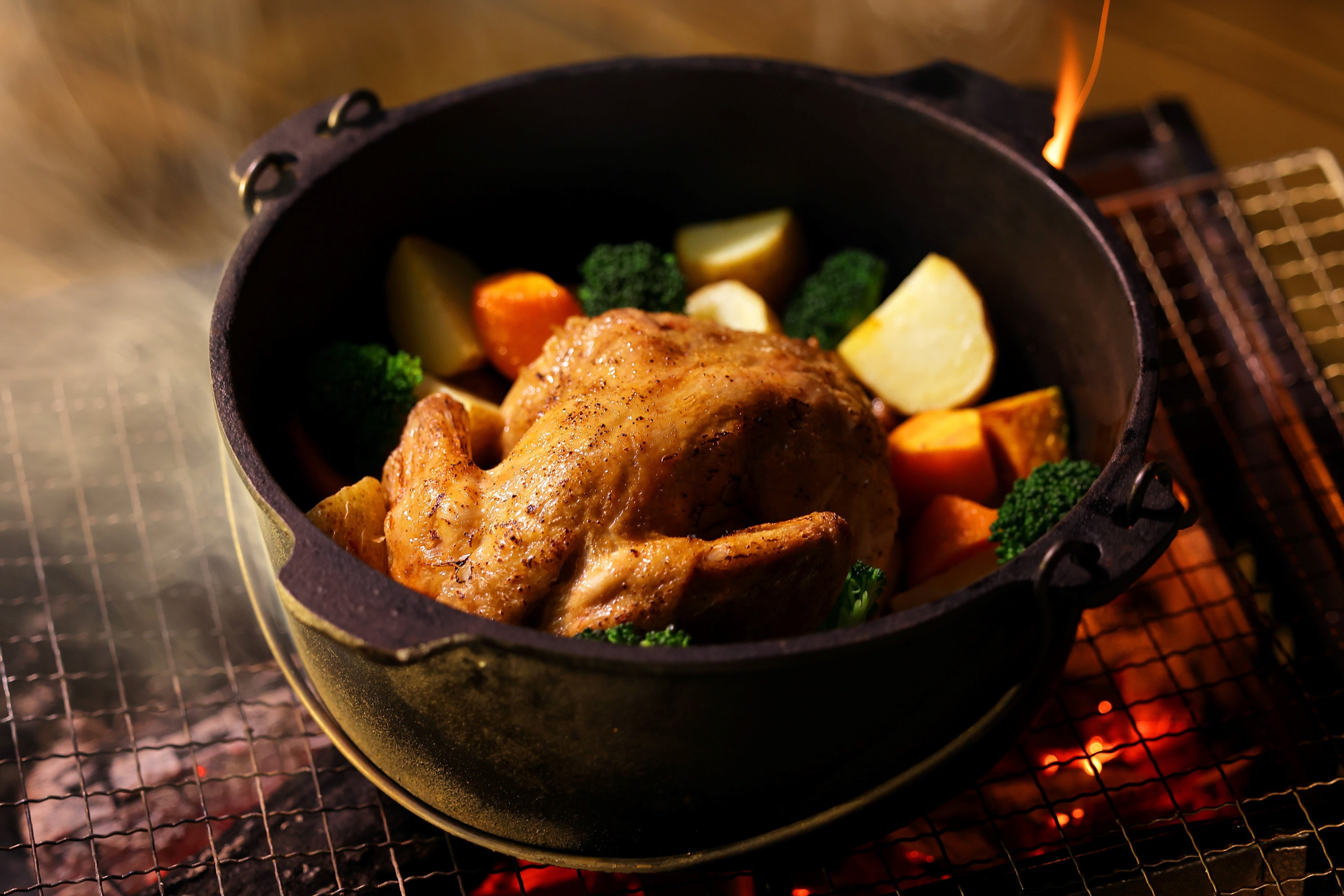 ワイルドに丸鶏をクッキング！