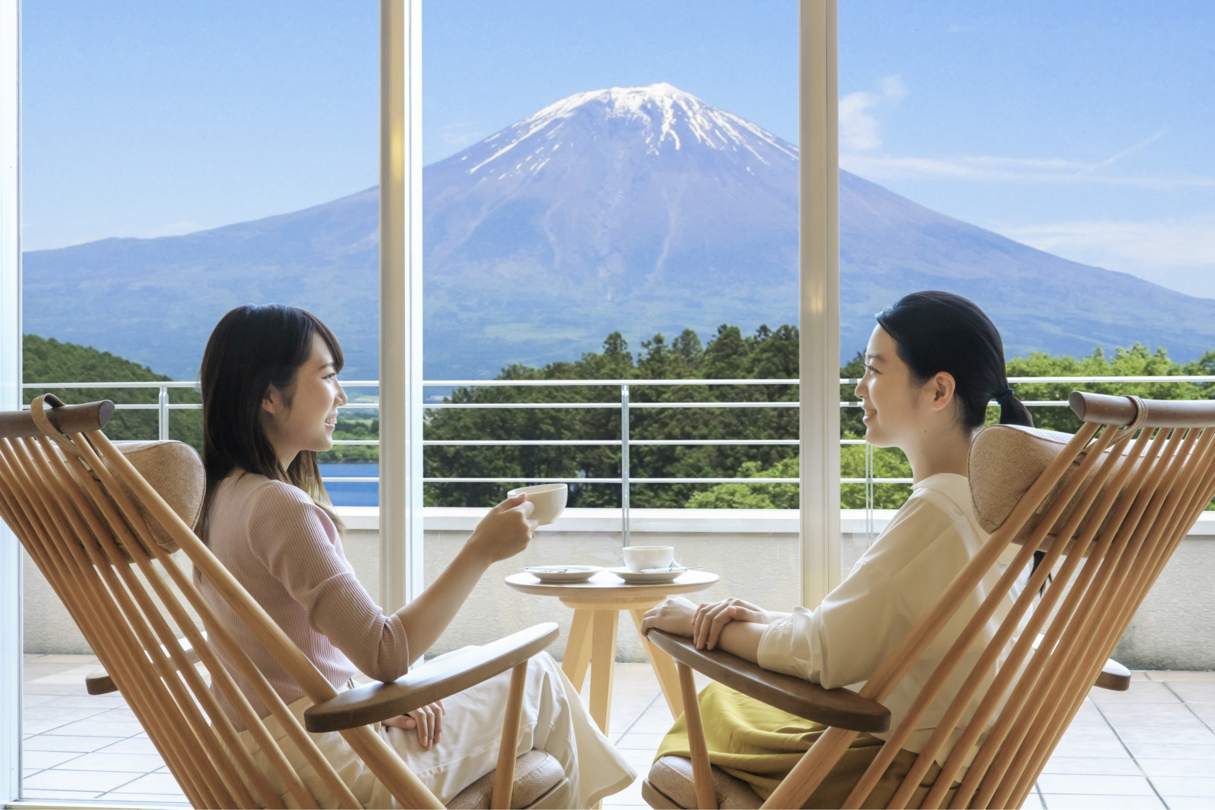 ゆったりとくつろげるラウンジ