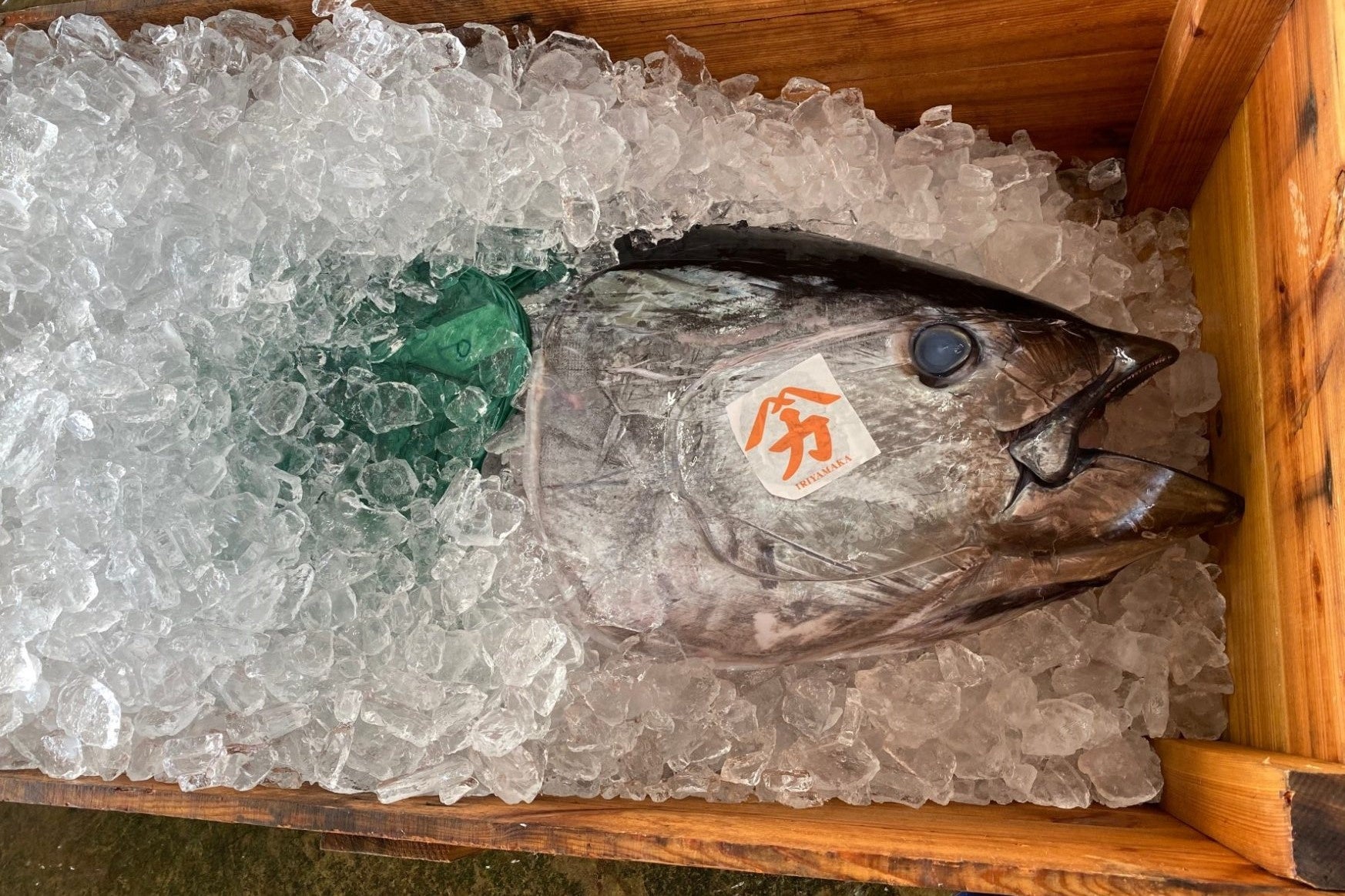 ”ヤマカ”の屋号が高岡商店の目印