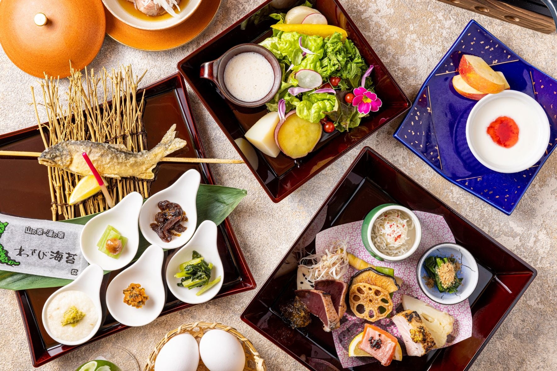 「朝が好きになる街 安曇野」に相応しいお料理をお膳スタイルでご用意