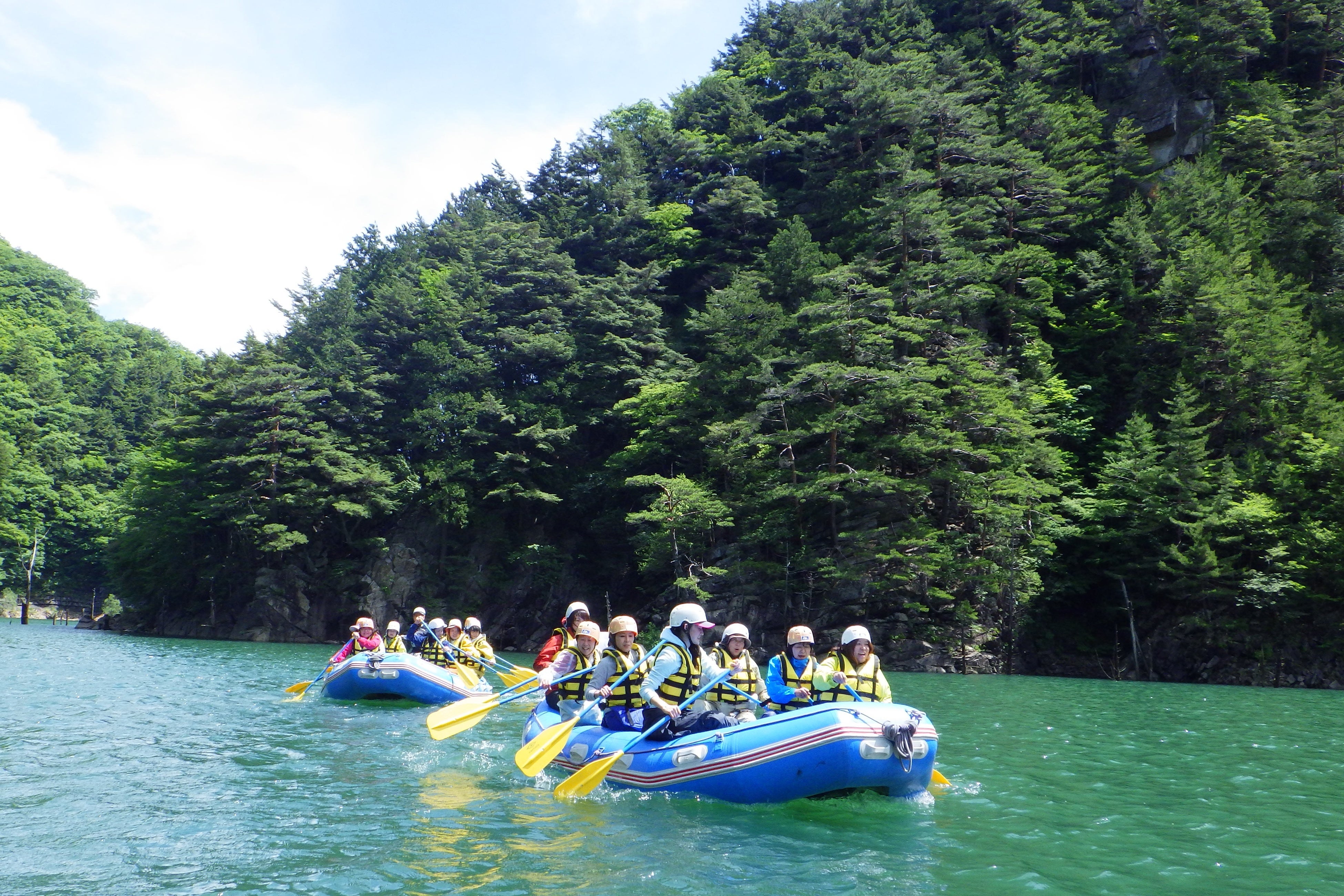 息を飲むような渓谷美溢れる景色が待っています
