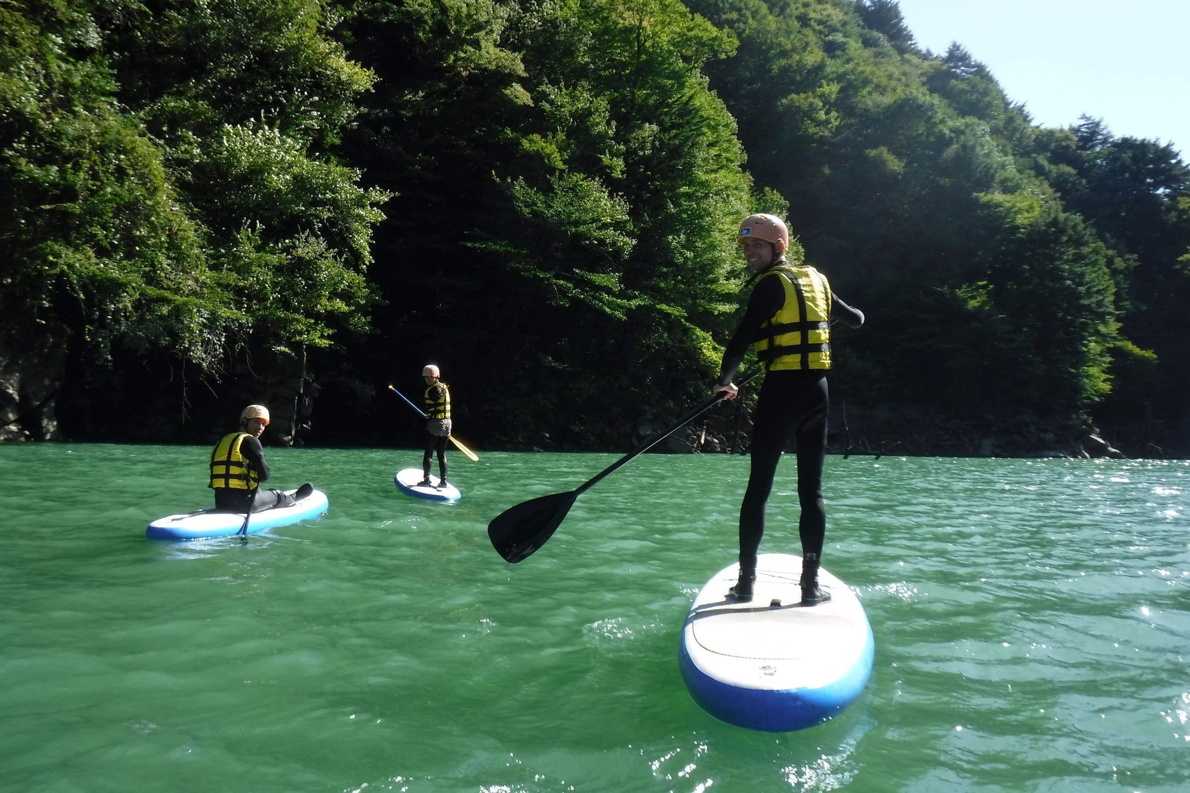 はじめは不安定ですが、慣れてしまえばぐいぐい走ります。座っていても漕げればOK！