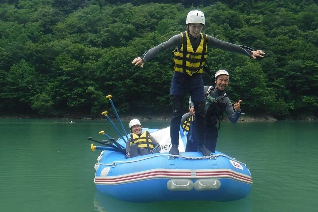 暑ければ飛び込んでプカプカ浮かび青空を眺めることも！