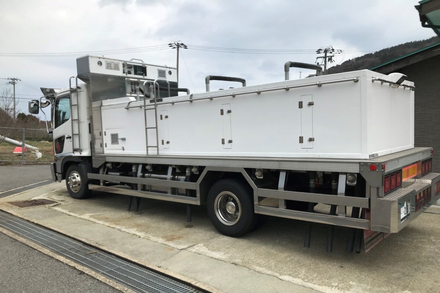 最新の冷却装置を使った活魚車