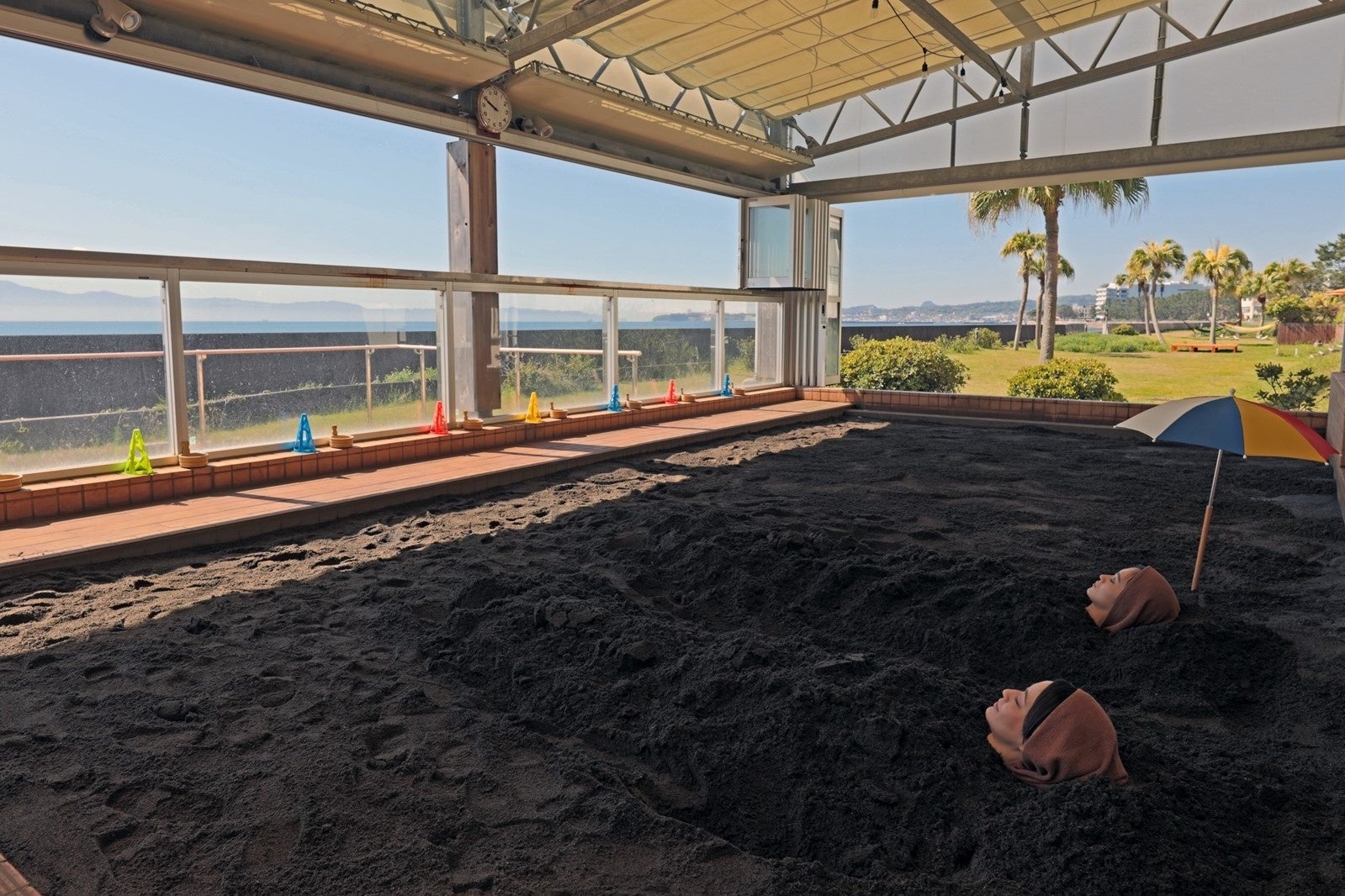 全天候型の砂むし温泉