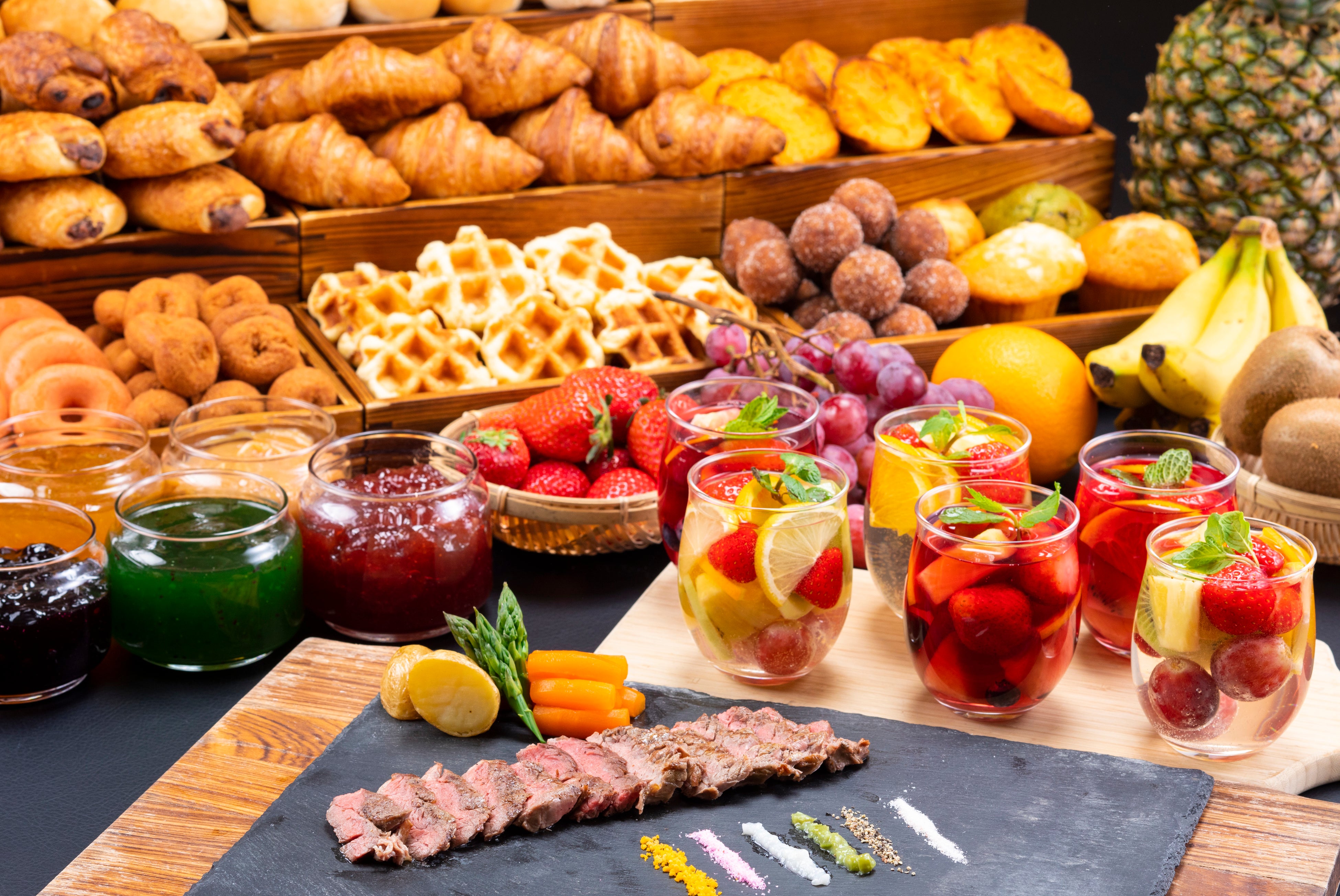 ワンランクアップした朝食も自慢