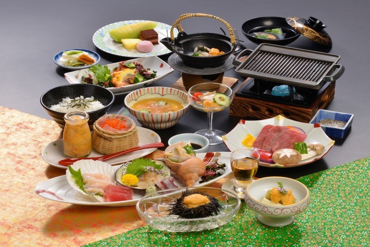 夏の三陸会席料理は、旬のウニをたっぷりとご用意　