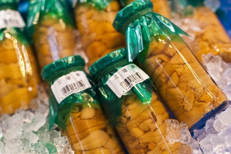 地元では当たり前の“牛乳瓶に入ったウニ”