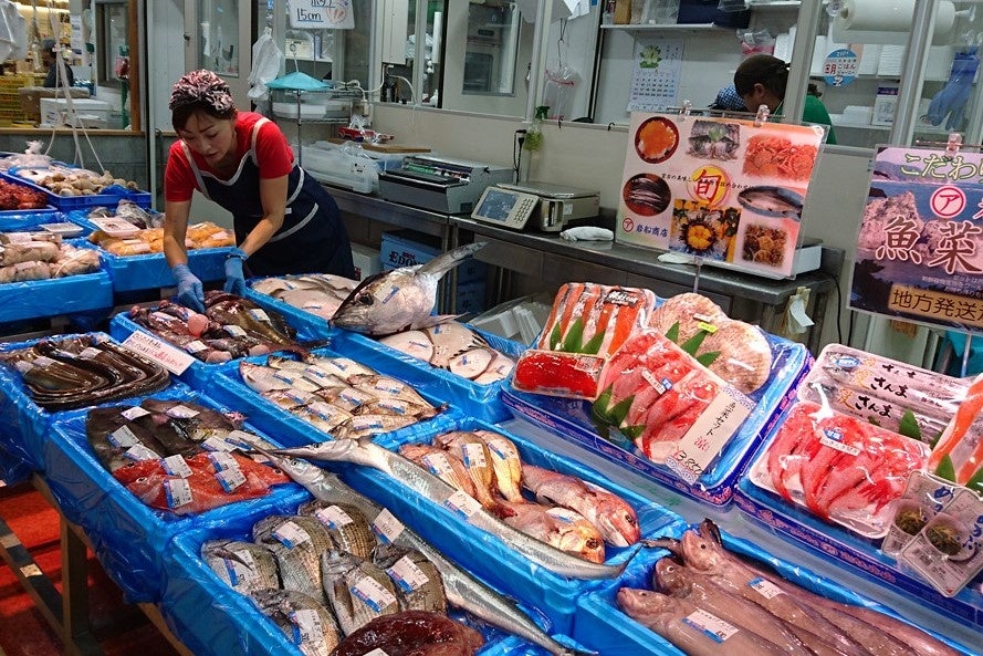 魚菜市場　岩船商店