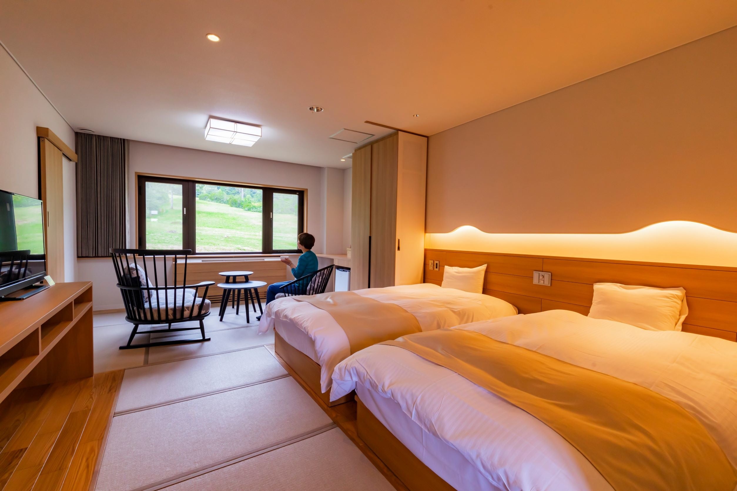 2019年リニューアルの和洋室からは妙高山が一望