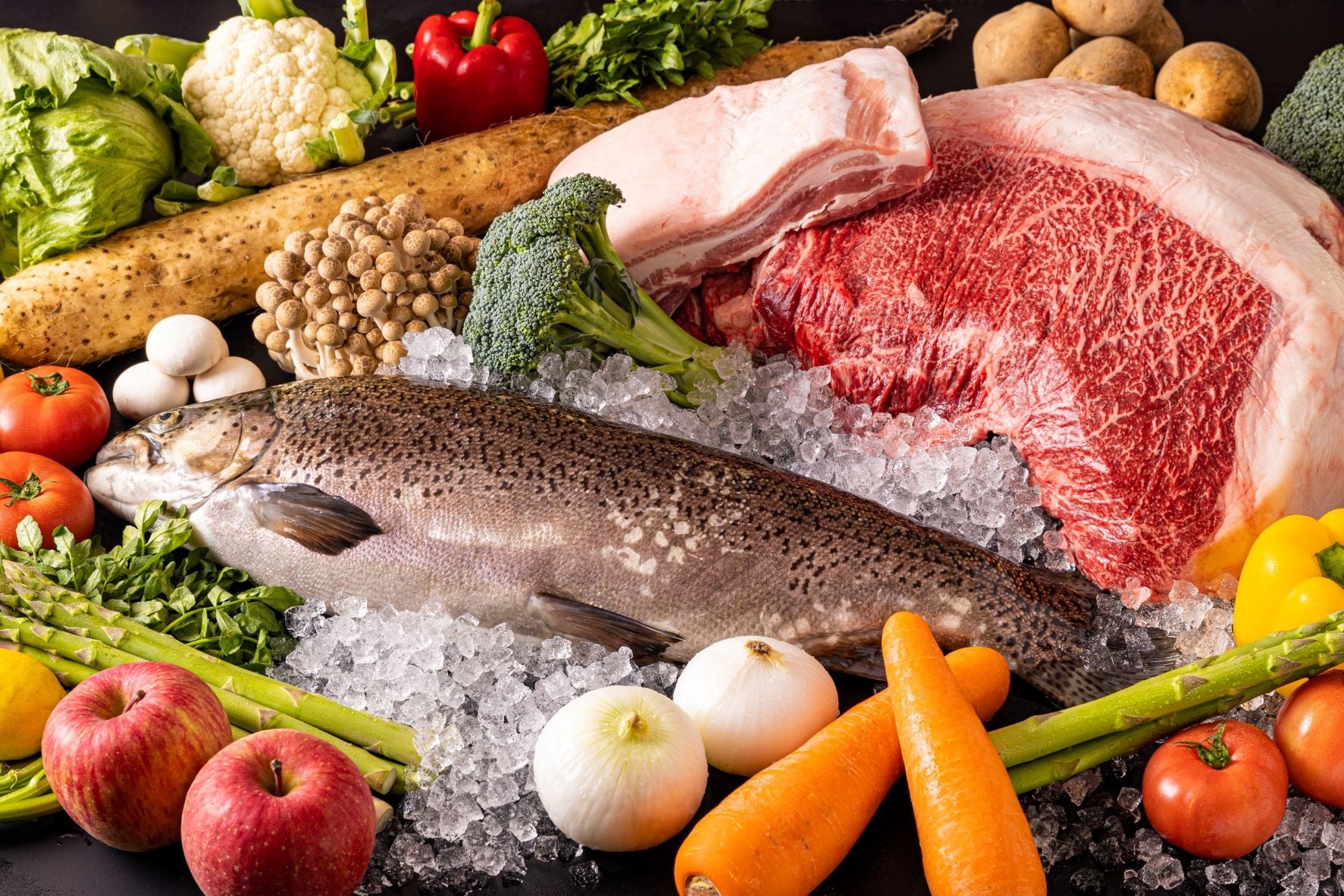 夕食は信州の郷土料理や食材を取り入れた約40種類のビュッフェスタイルでご提供します