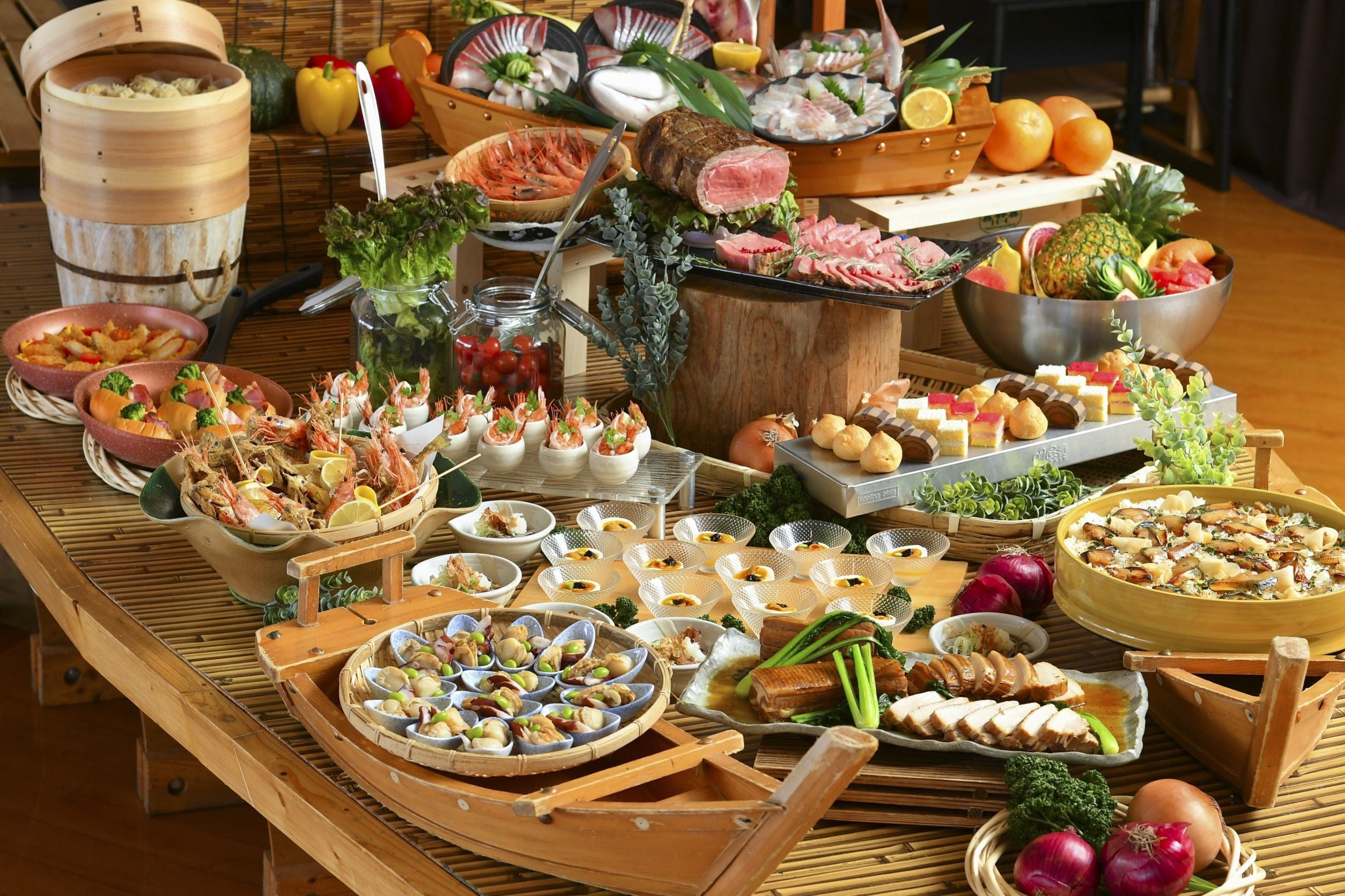 美味しい地魚にこだわり、お刺身はもちろん、郷土料理、デザートなど大満足のビュッフェ