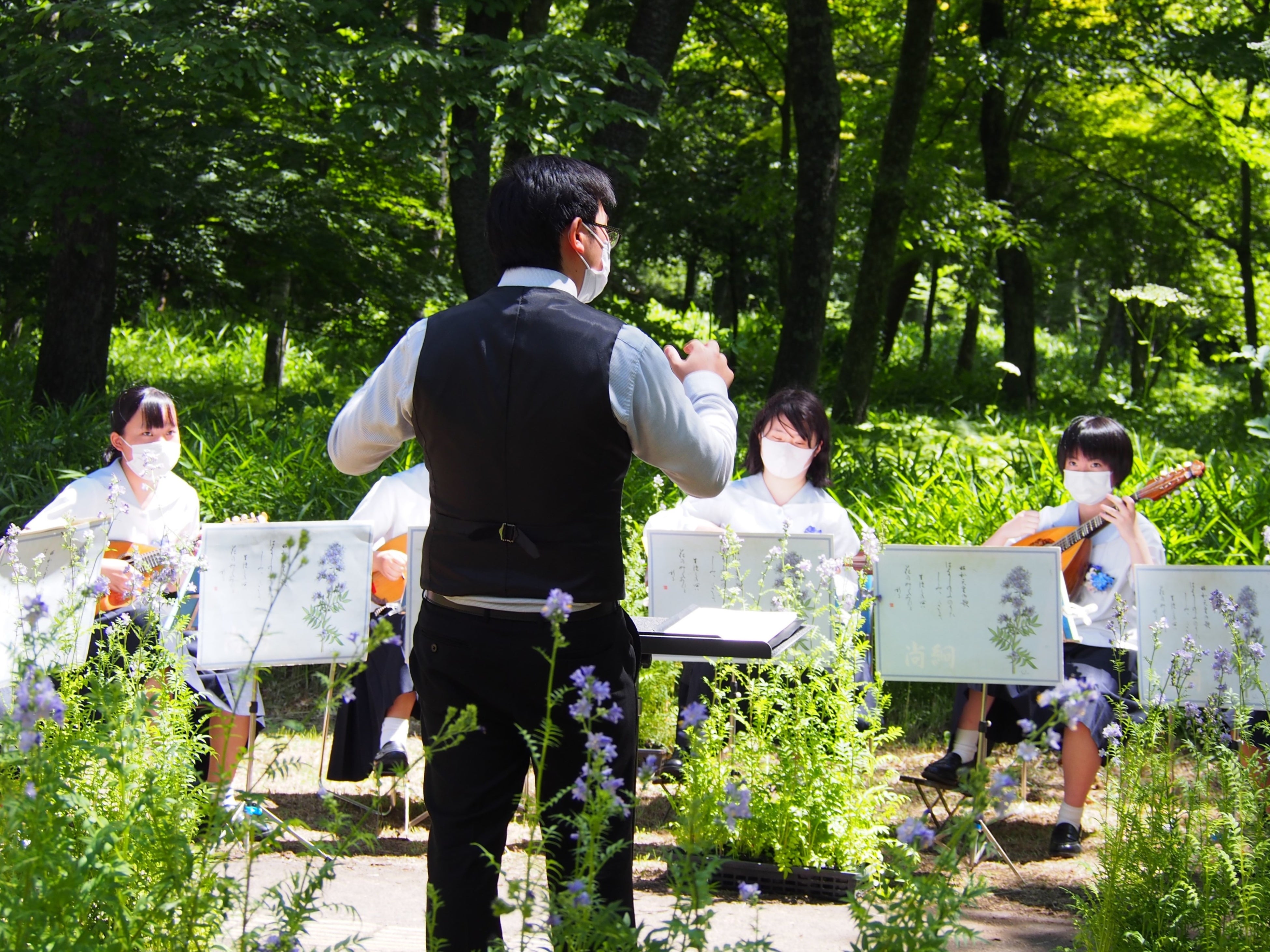 高SPO高森吹奏楽団／熊本尚絅中・高ギターマンドリン部によるコンサート風景