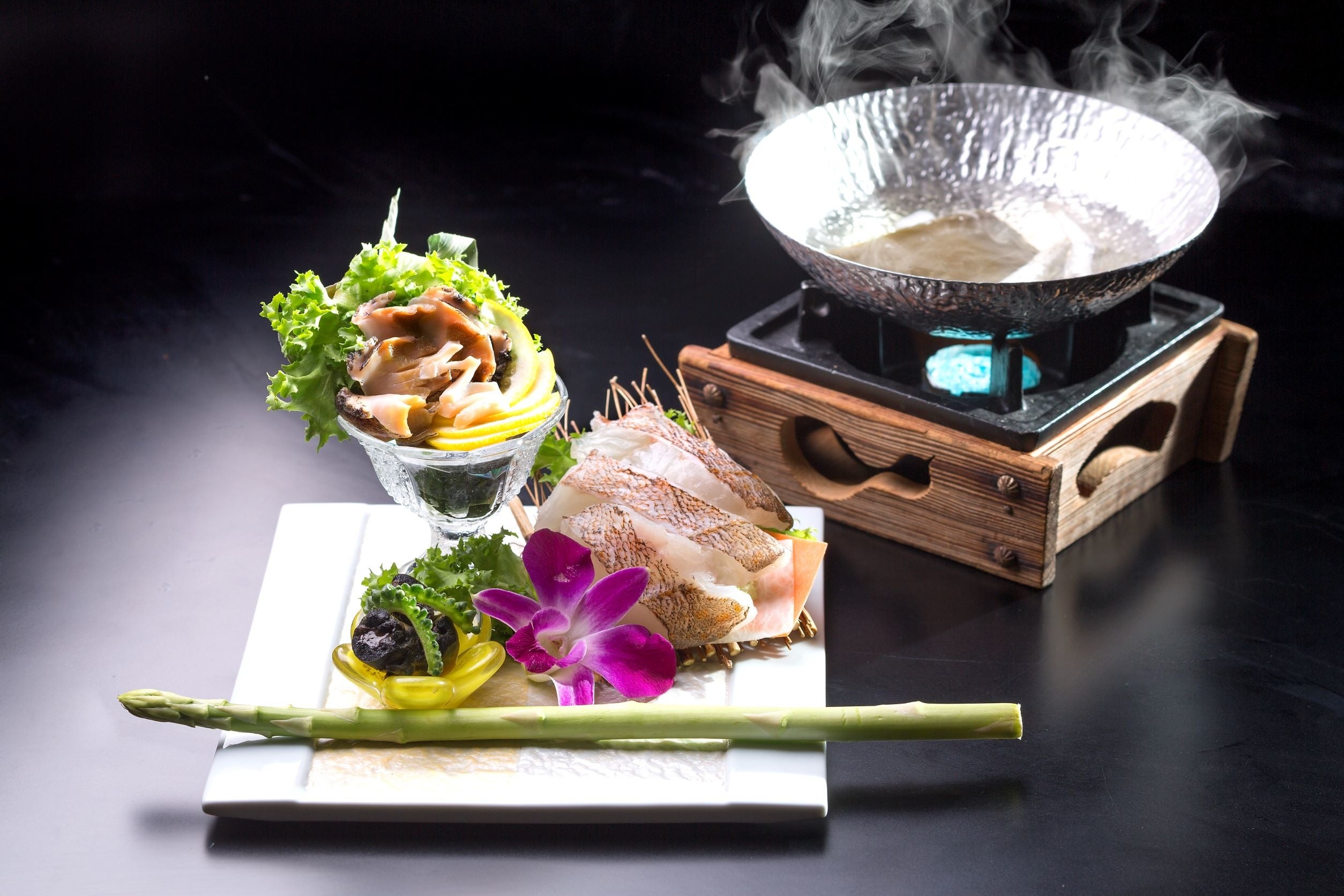 坂出市の松山漁協が養殖に成功して丁寧に育てた「瀬戸内あわび」　しゃぶしゃぶと刺身でお召し上がりください