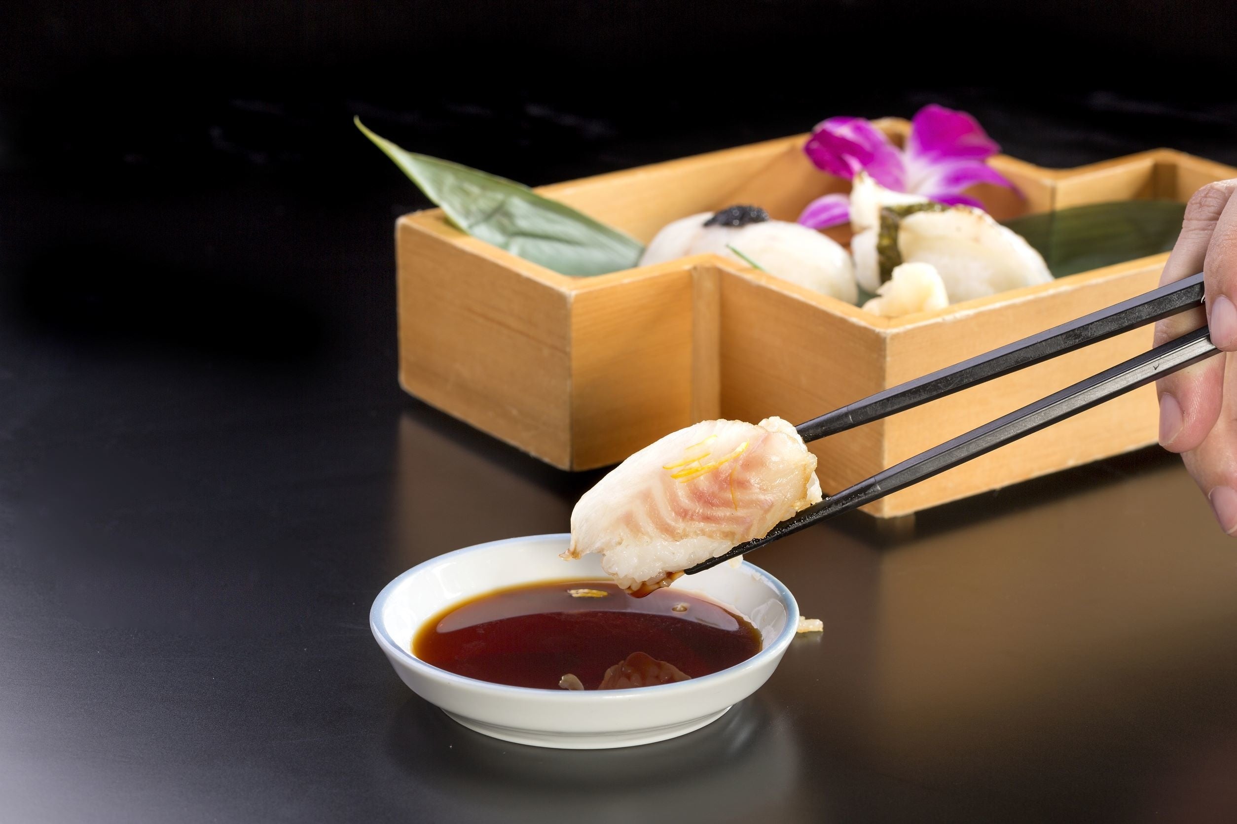 そのままでも美味しい「石茂魚の握り鮨」は炙りや塩レモンで食べても美味