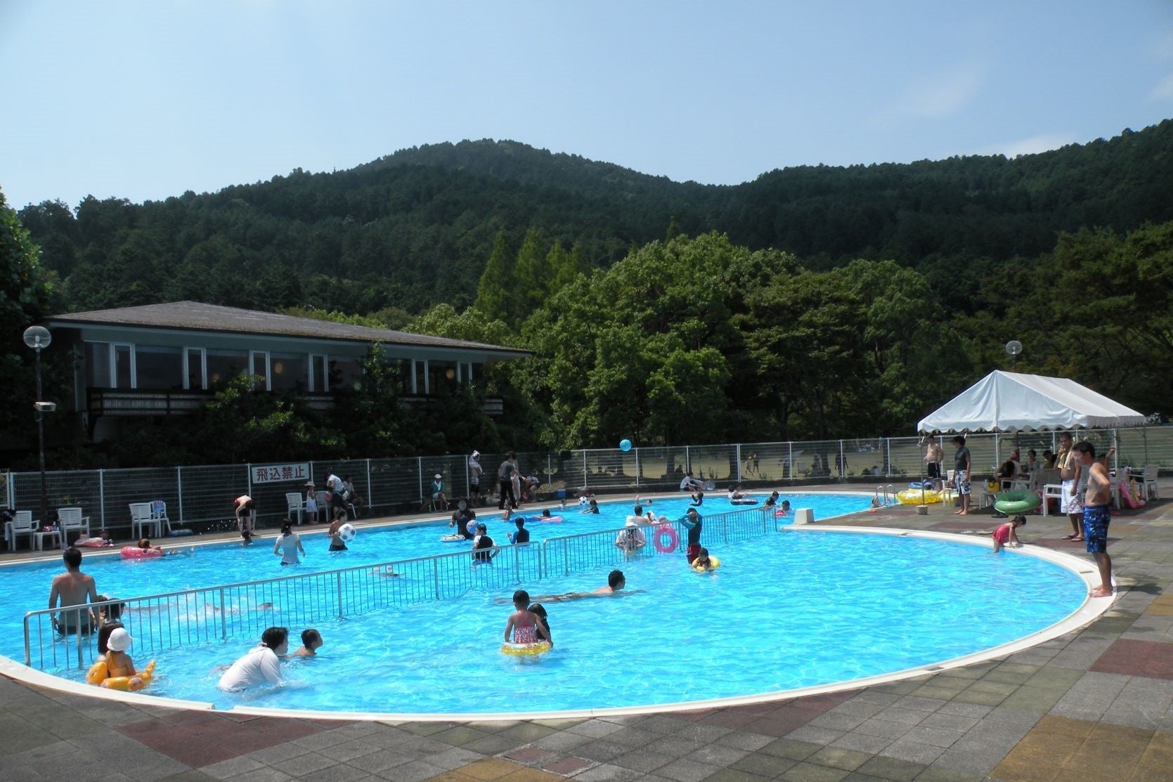 お子様連れに人気の休暇村プール